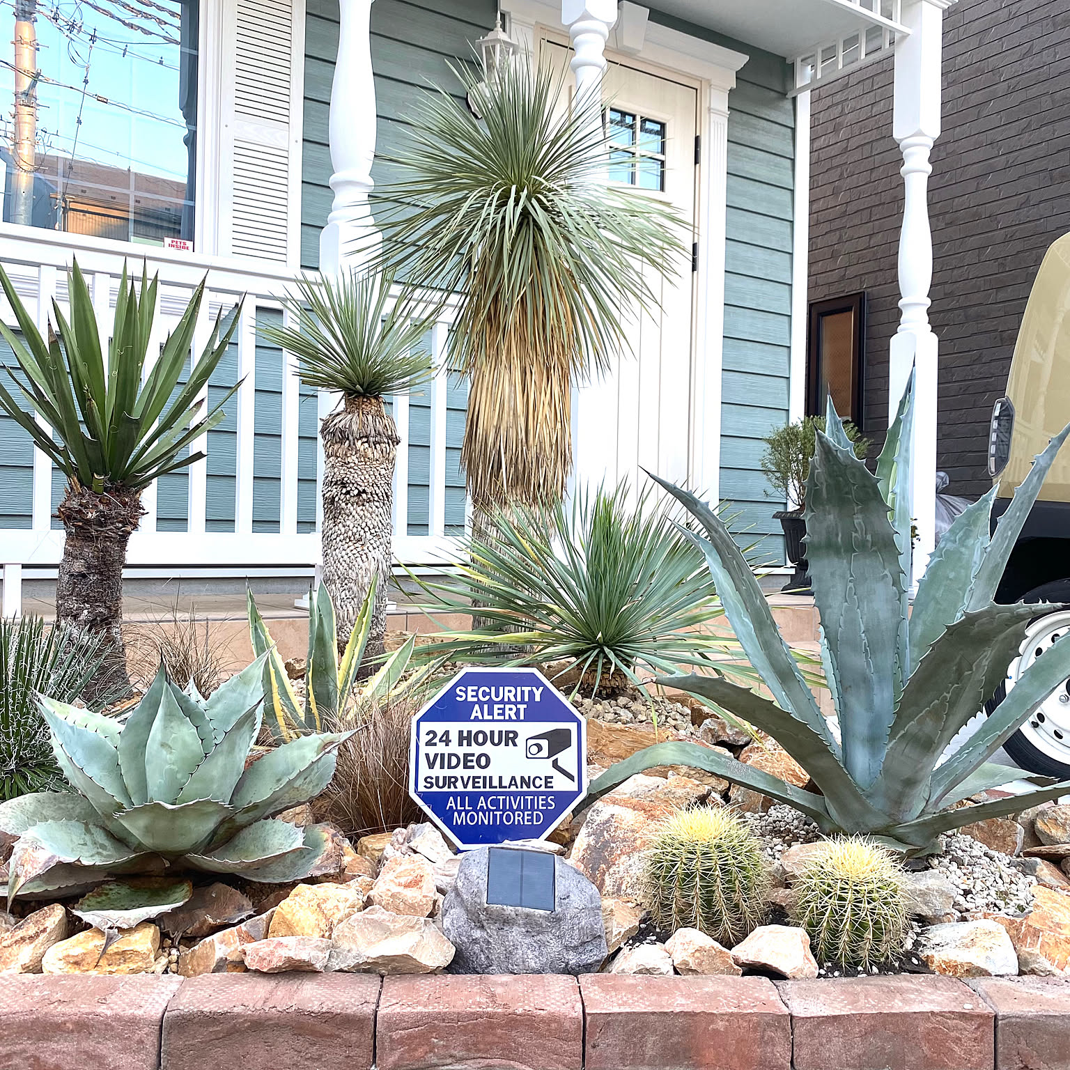 玄関/入り口/ソテツ/アガベ/ドライガーデン/植物のある暮らしなどの