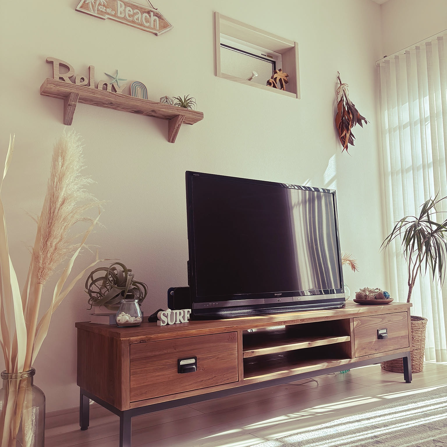 クラッシュゲートのテレビボードのおすすめ商品とおしゃれな実例