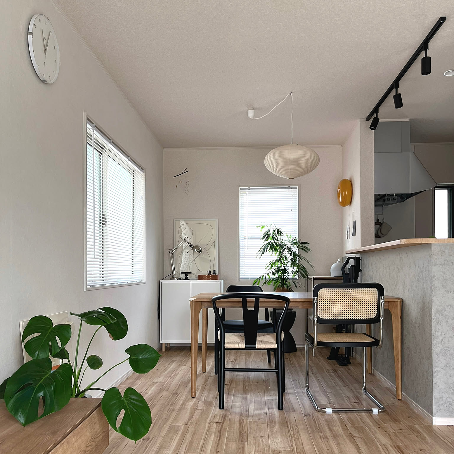 ダイニング イサムノグチAKARIのおしゃれなインテリアコーディネート