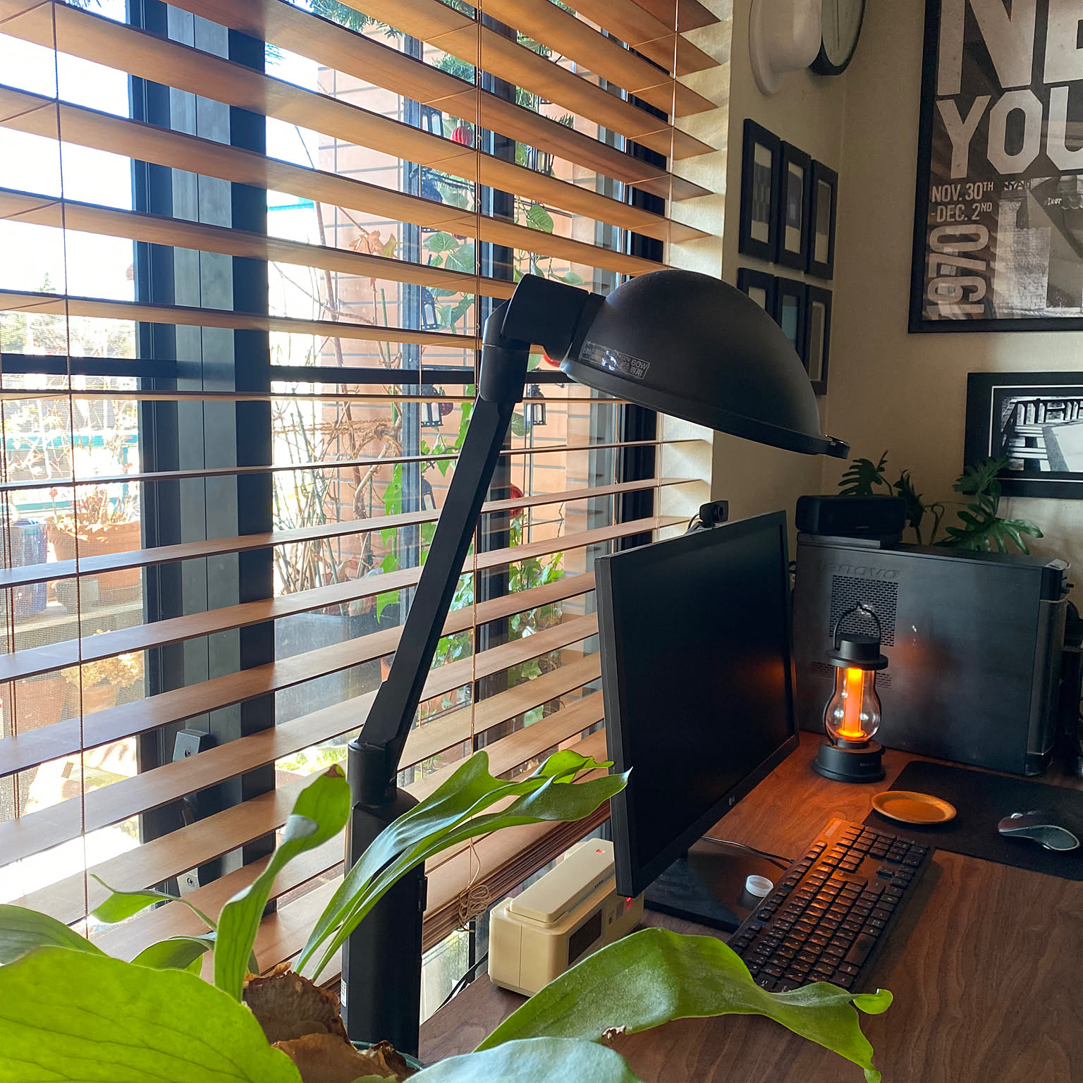 アクタス Mezzo2 Deskの商品を使ったおしゃれなインテリア実例