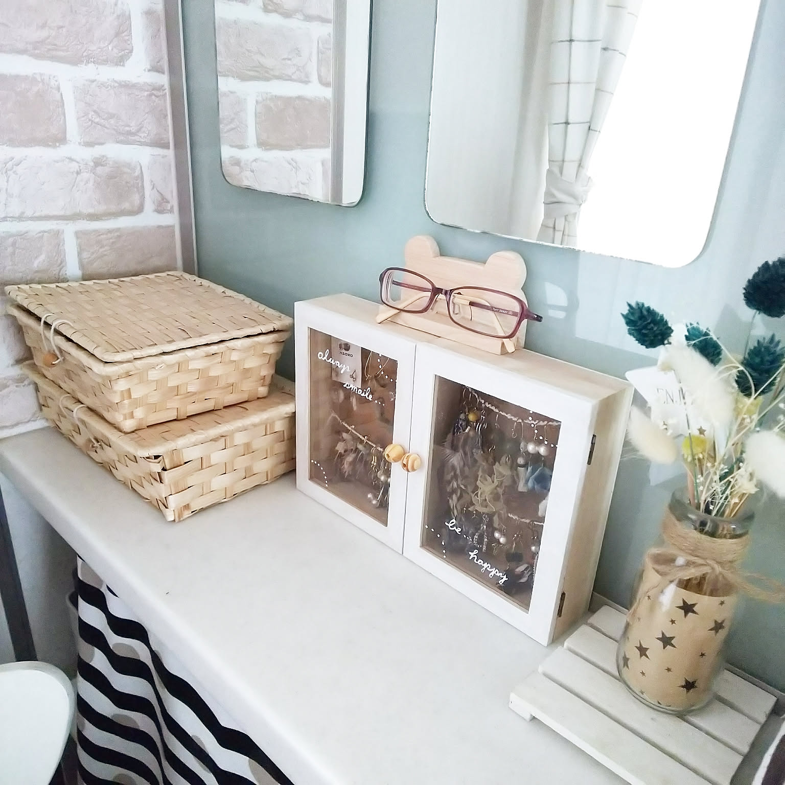 ハンドメイド ホワイトシャビーなコレクションラック(L) アンティーク