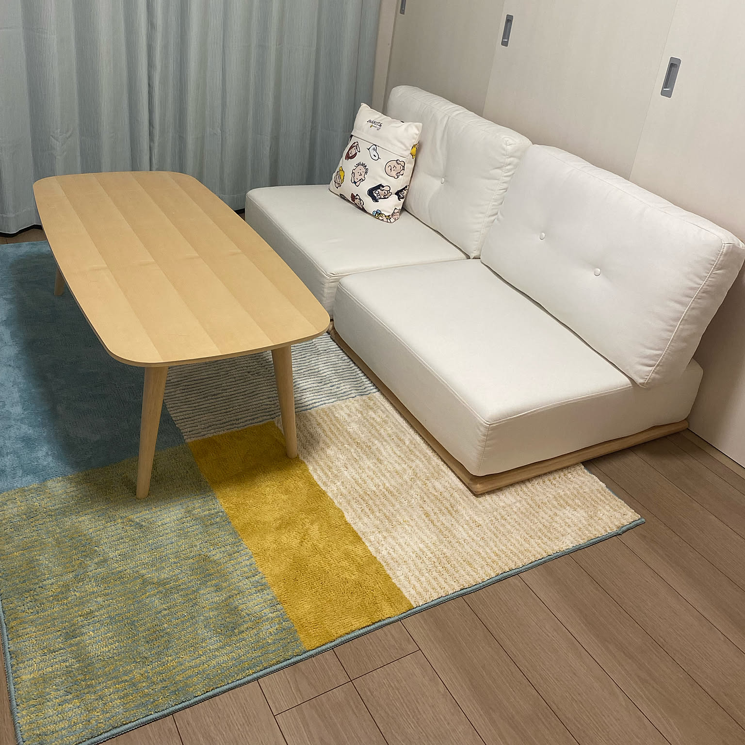 新品未使用‼️unico PEHLO ペフロ ラグ イエロー 140×200cm 抽象柄がお部屋のアクセントに。 やわらかな曲線が印象的な