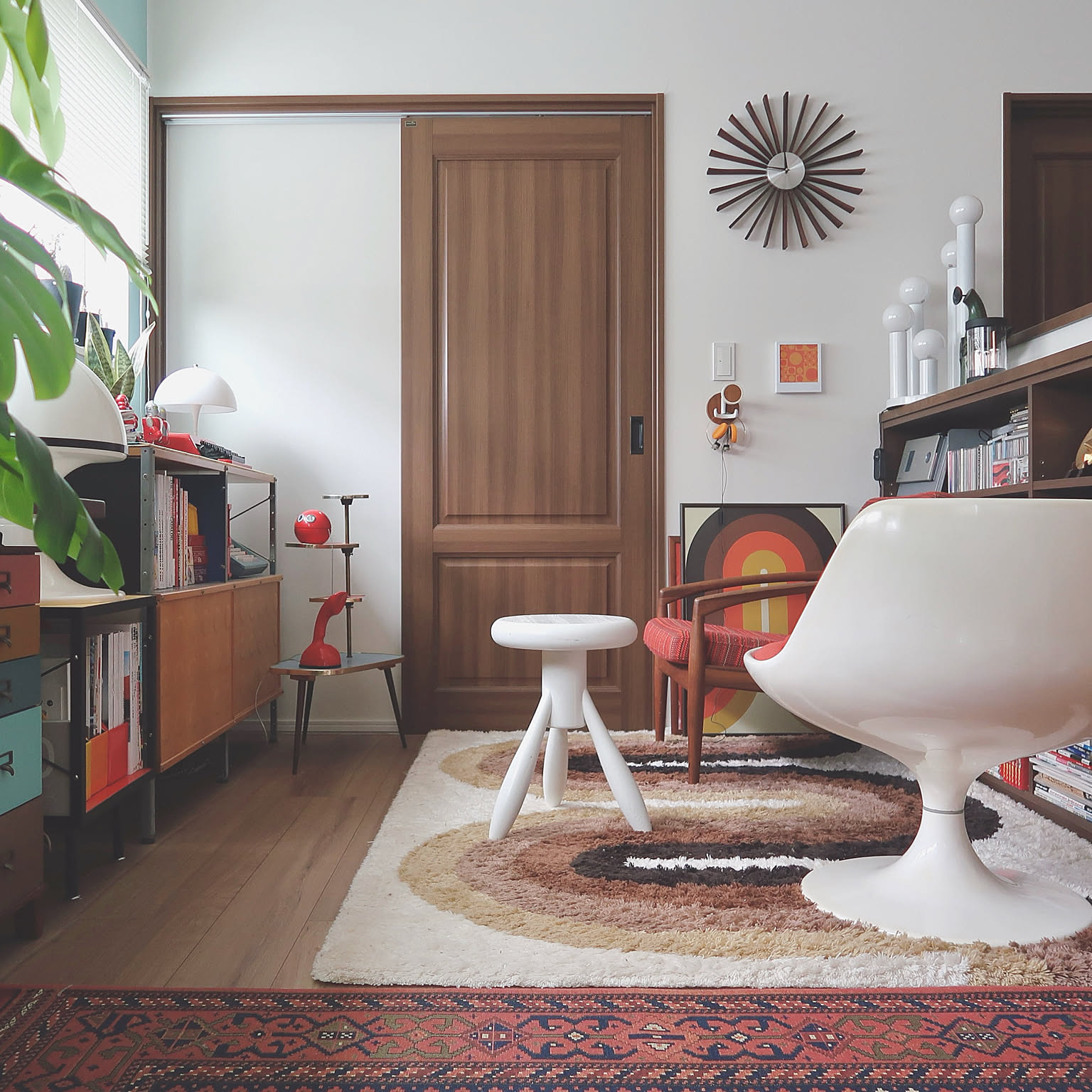 ポストモダン　ミッドセンチュリー　飾り棚 棚 ミッドセンチュリー家具のおすすめ商品とおしゃれな実例