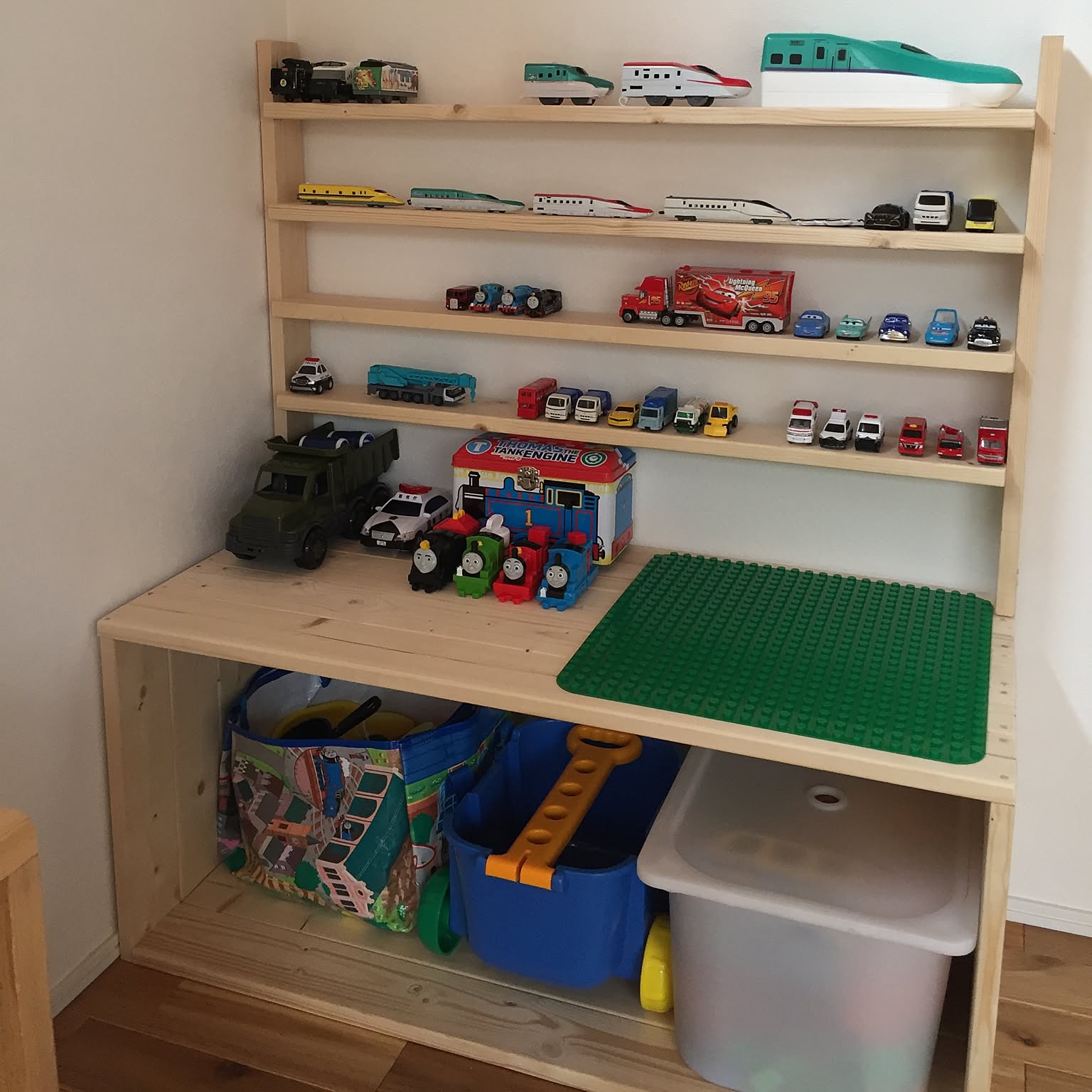 棚/プラレール収納/男の子のおもちゃ/トミカ収納/1×4材などの