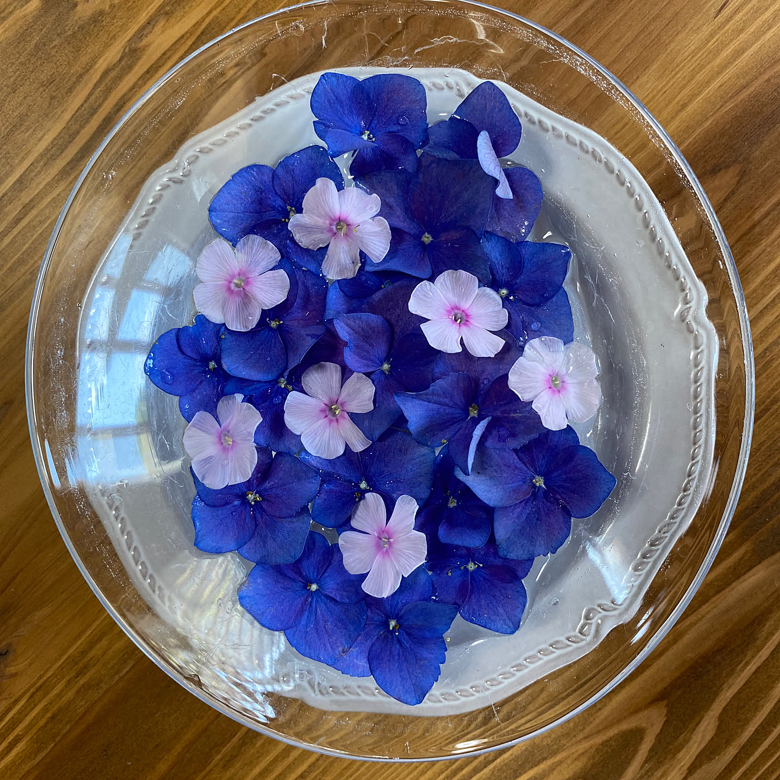雨垂れ紫陽花２本セット【青紫×青・インテリア】 蝶が舞う雨垂れ紫陽花2本セット【青グラデ×紫グラデ・白