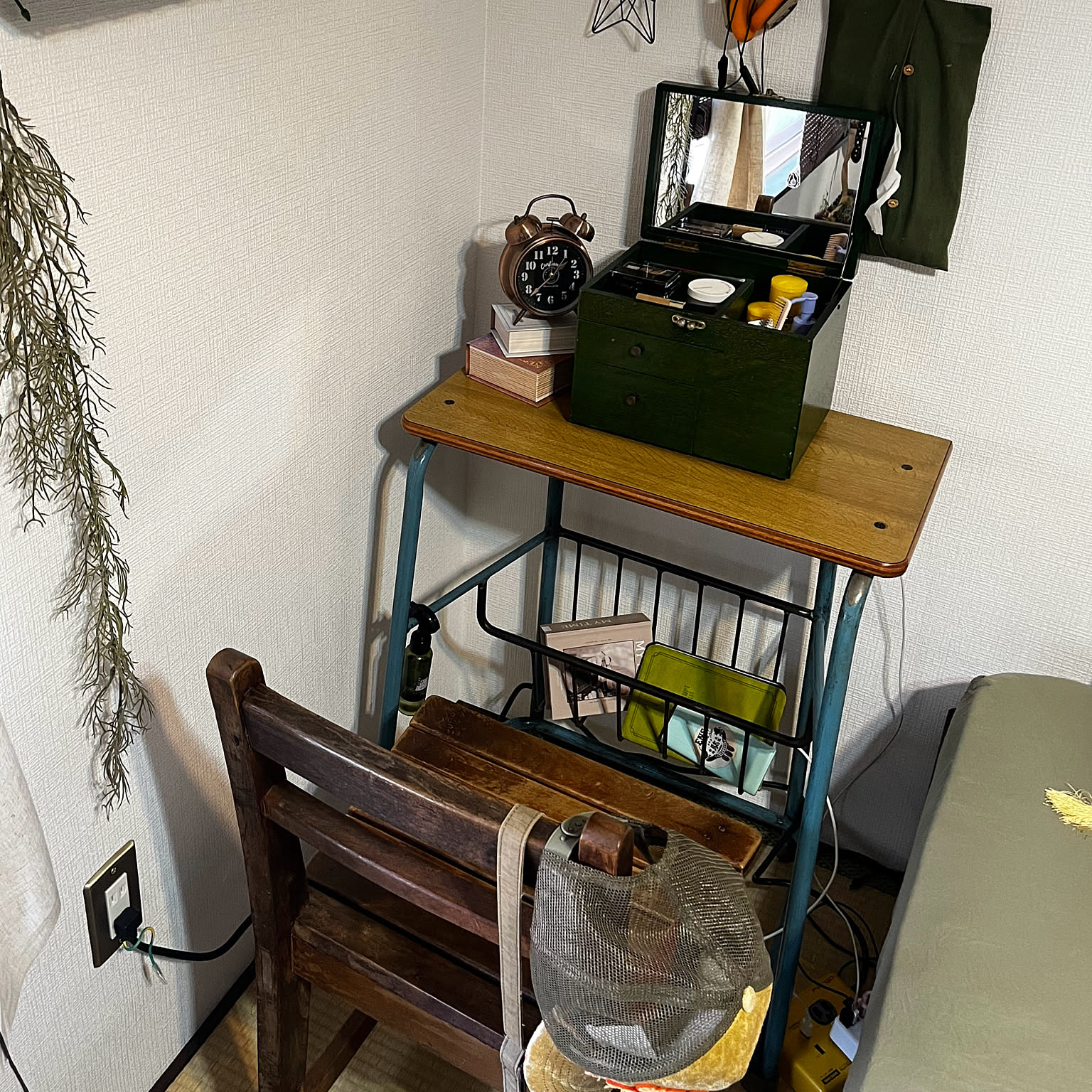 昭和レトロ　学校で使われていた椅子 昭和レトロ 学校で使われていた椅子 昭和レトロ学校で使われてい