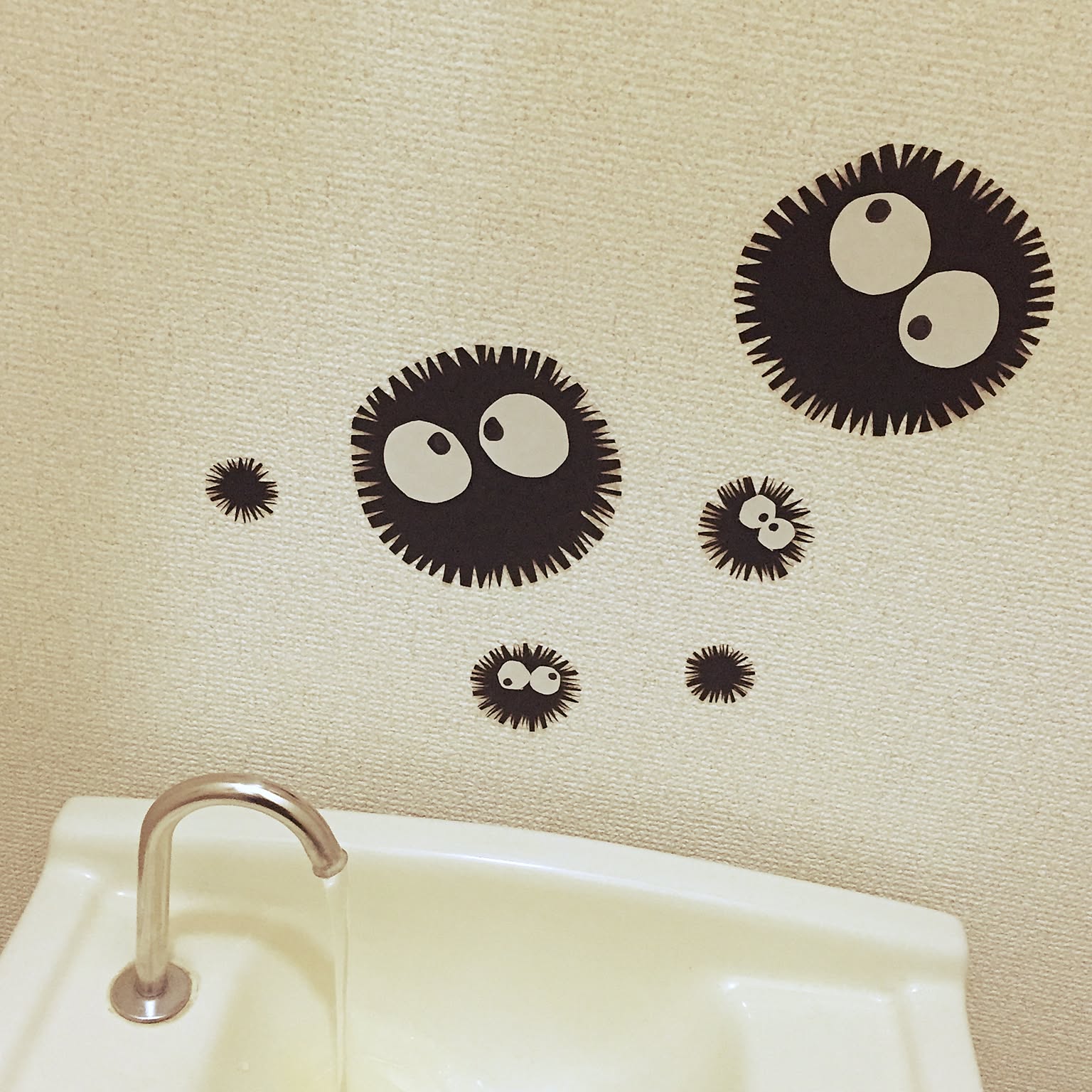 画用紙 まっくろくろすけのおしゃれなアレンジ・飾り方のインテリア