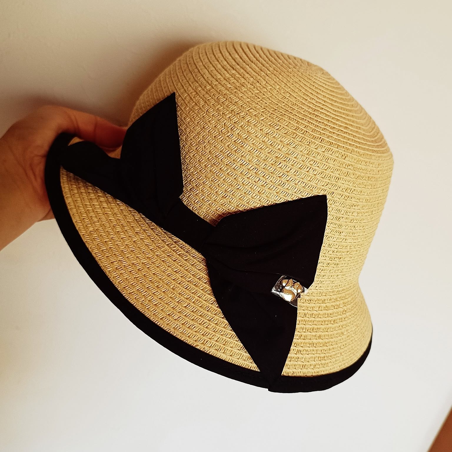 リボン 麦わら帽子のおしゃれなアレンジ・飾り方のインテリア実例