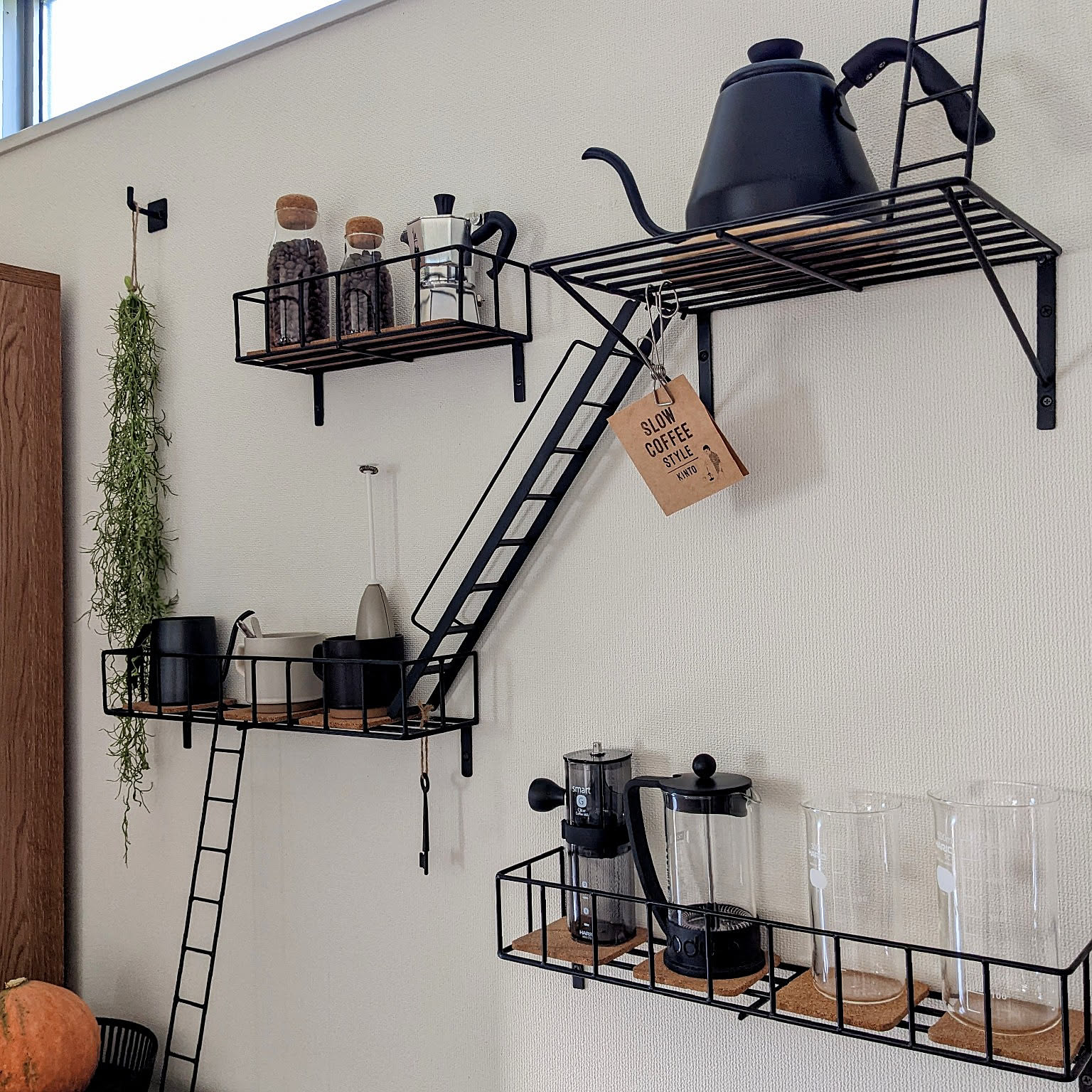 FIRE ESCAPE ファイヤーエスケープのおしゃれなアレンジ・飾り方の