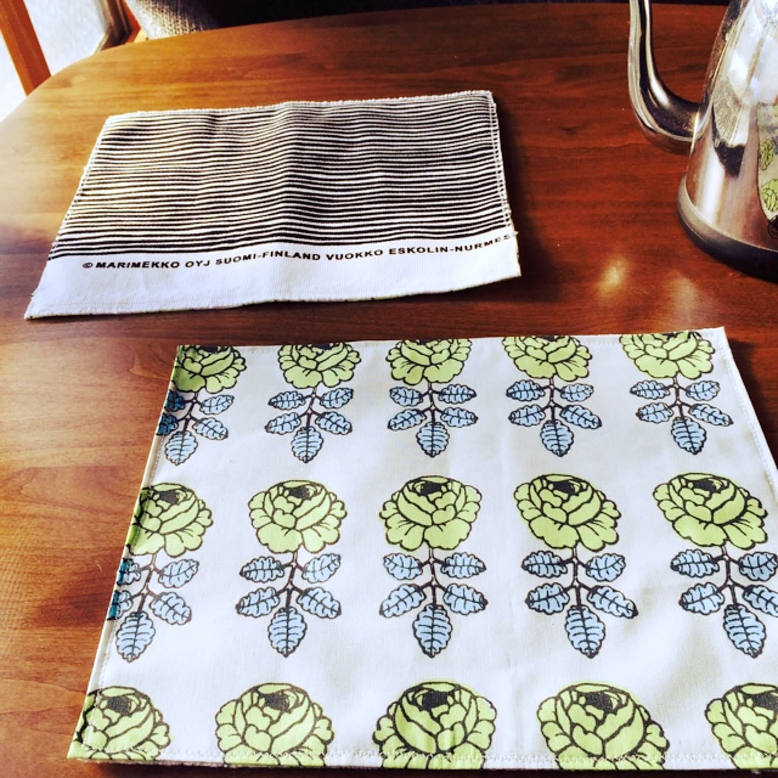 marimekko ランチョンマット 34 x 43 cm二枚セット marimekko ランチョンマット 34 x 43 cm二枚セット