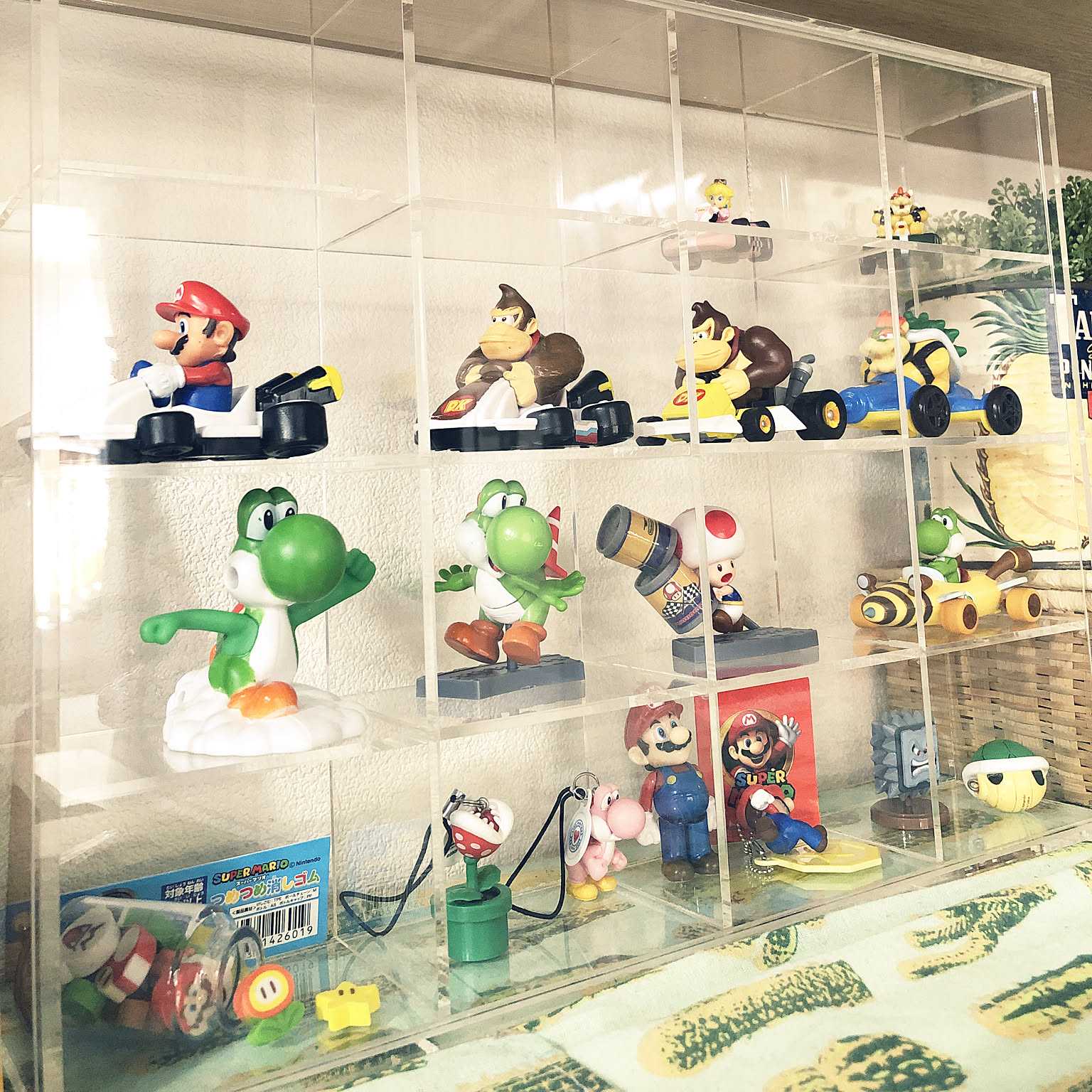 ケースに入ったマリオカートのフィギュア並べたディスプレイ作品