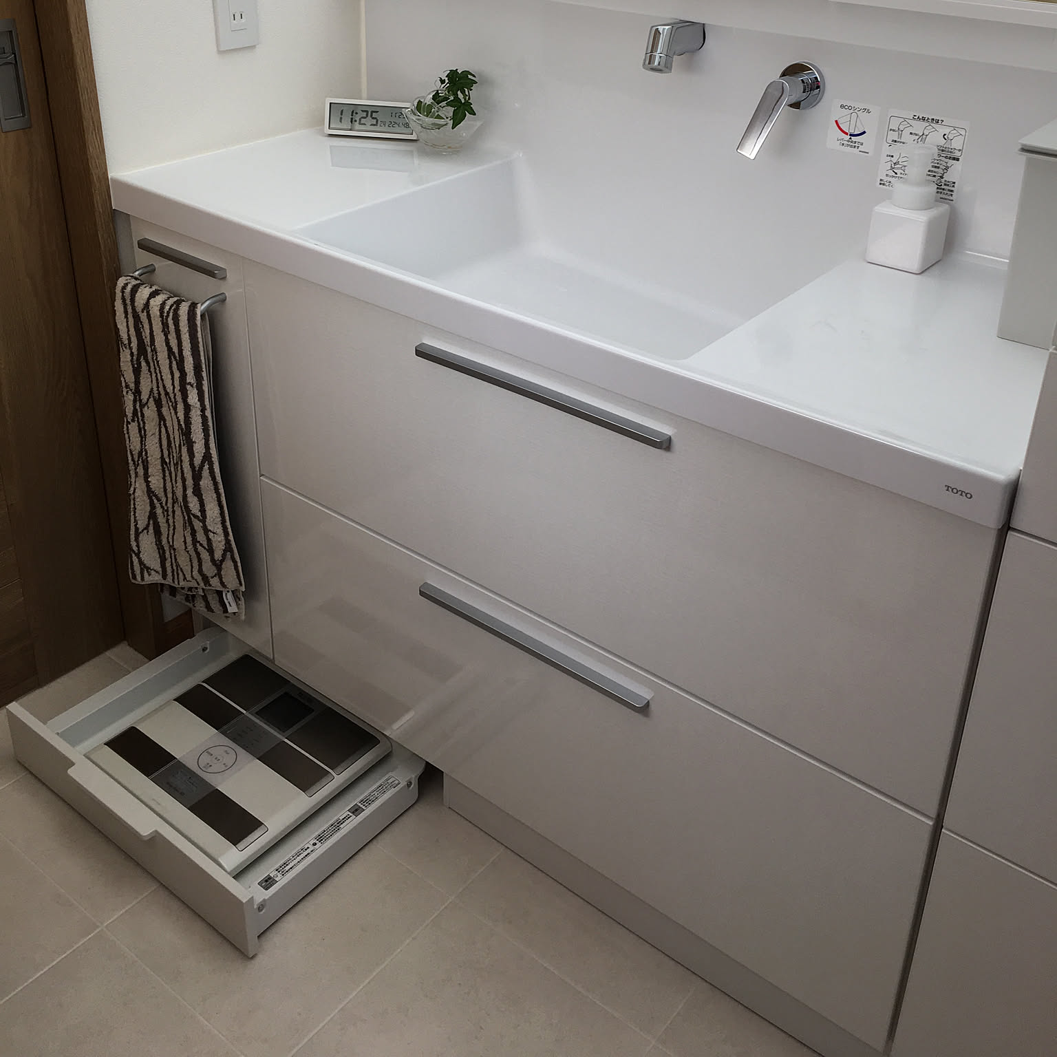 TOTO体重計lo171 楽天市場】TOTO(トートー)体重計収納LO171 : 日の出ショッピング