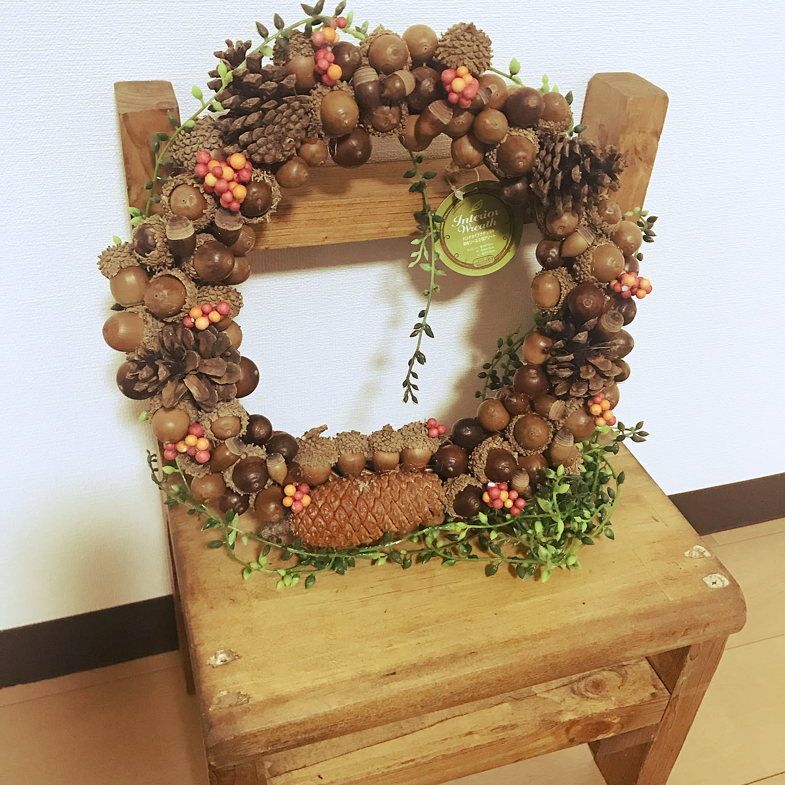 松ぼっくり どんぐりリースのおすすめ商品とおしゃれな実例