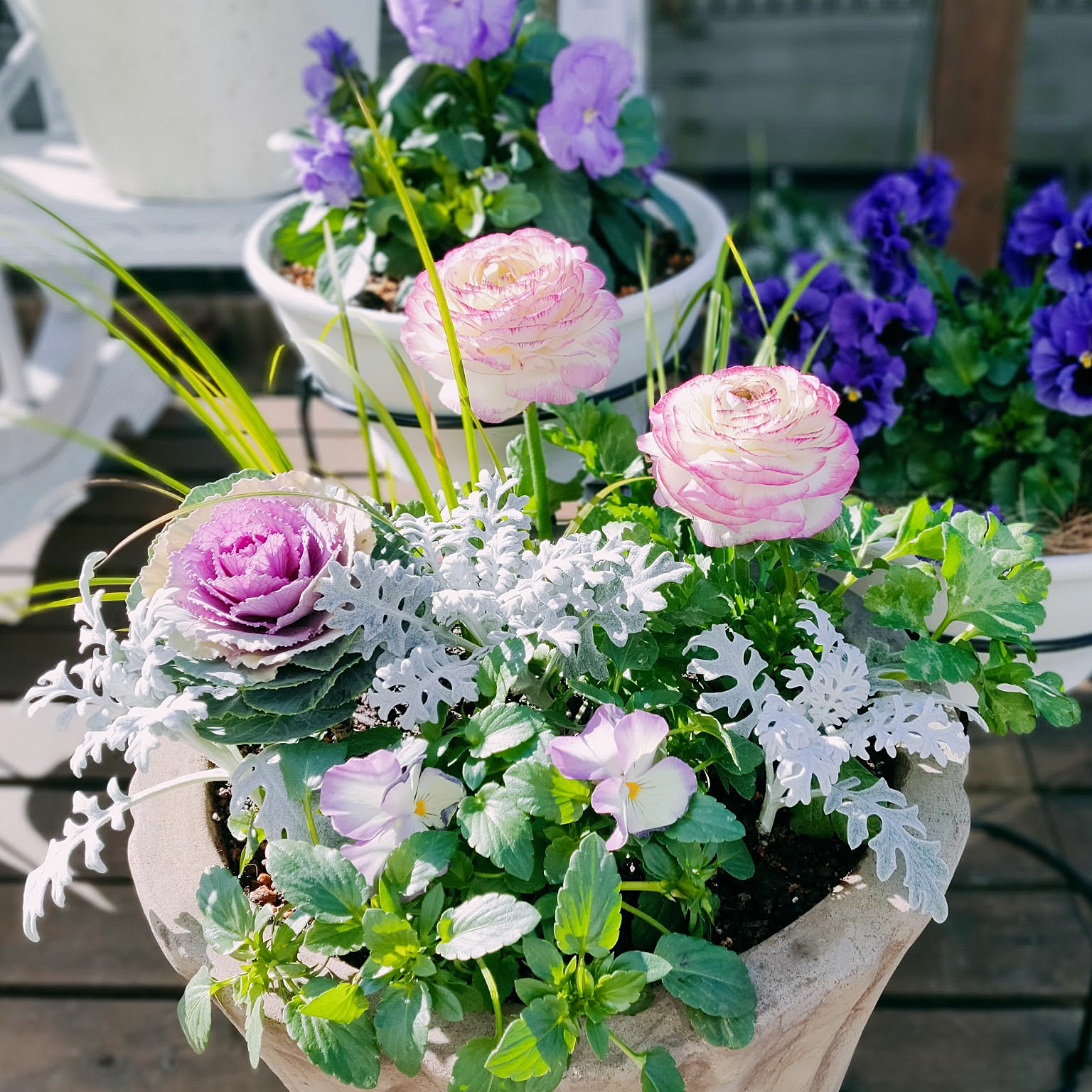 クリスマスローズとラナンキュラスの春のお花リース ビオラ ユキヤナギ