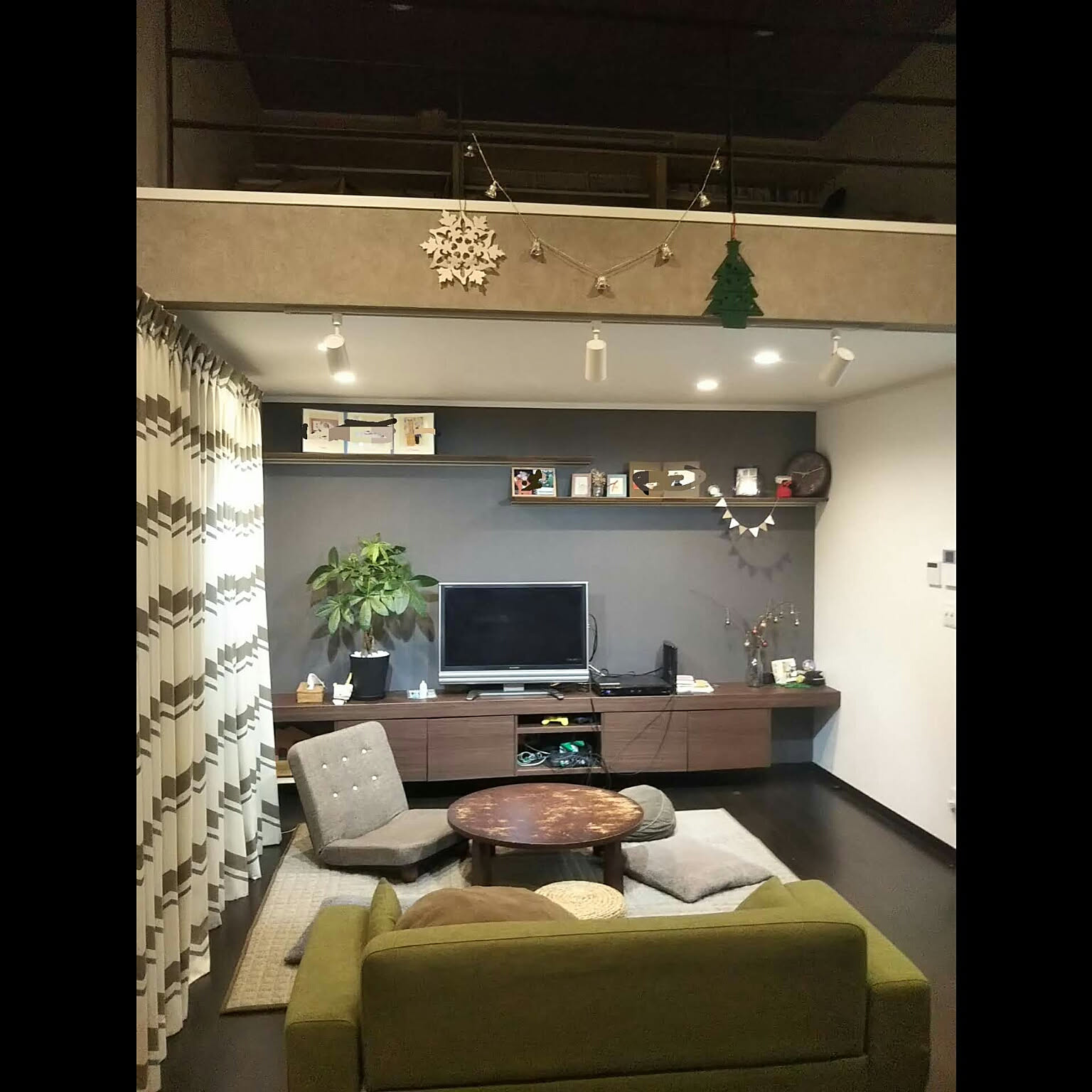 ダークブラウン 落ち着く空間のおすすめ商品とおしゃれな実例