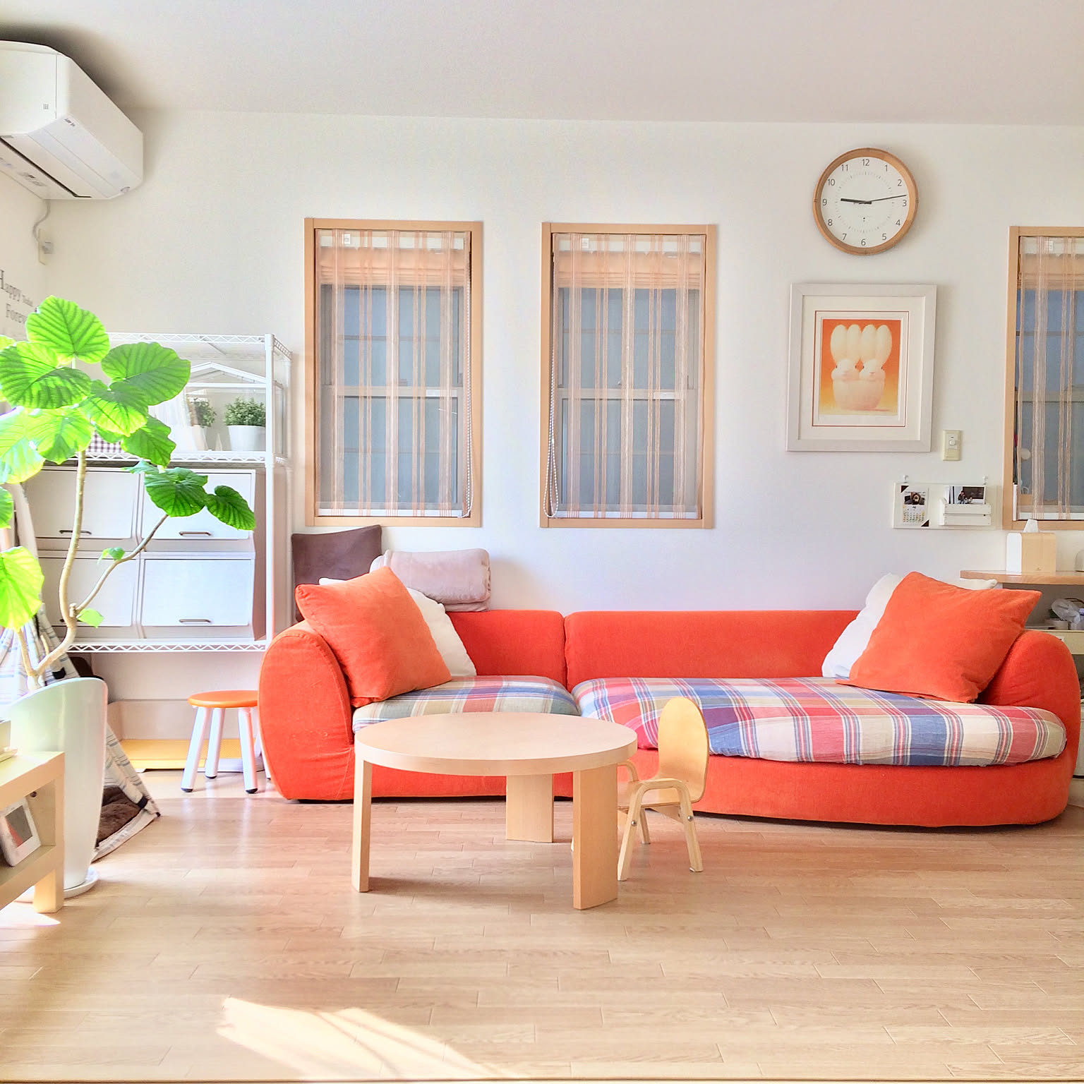 部屋全体 オレンジのソファーのおすすめ商品とおしゃれな実例