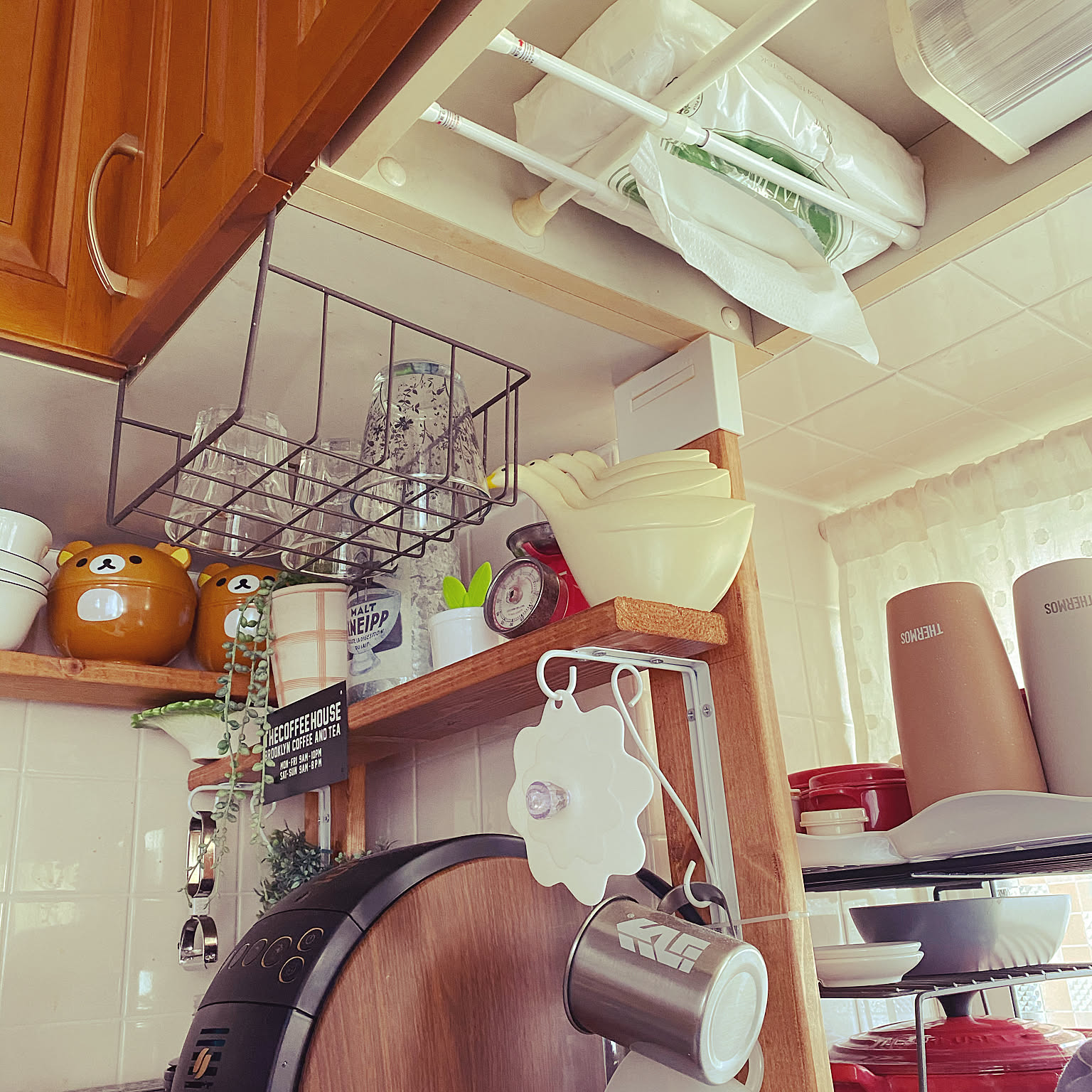 カフェ風 突っ張り棒活用のおすすめ商品とおしゃれな実例 ｜ RoomClip