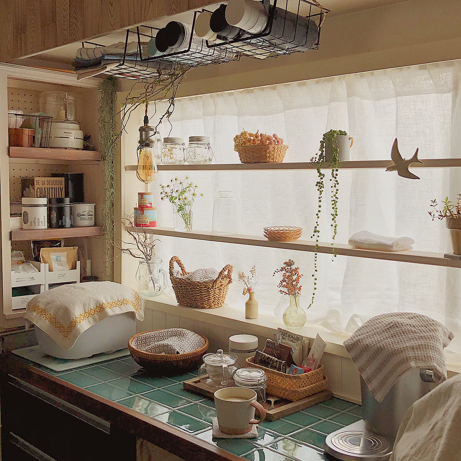 小さな窓の飾り棚 什器 ガーデン雑貨 小さな窓の飾り棚 什器 ガーデン