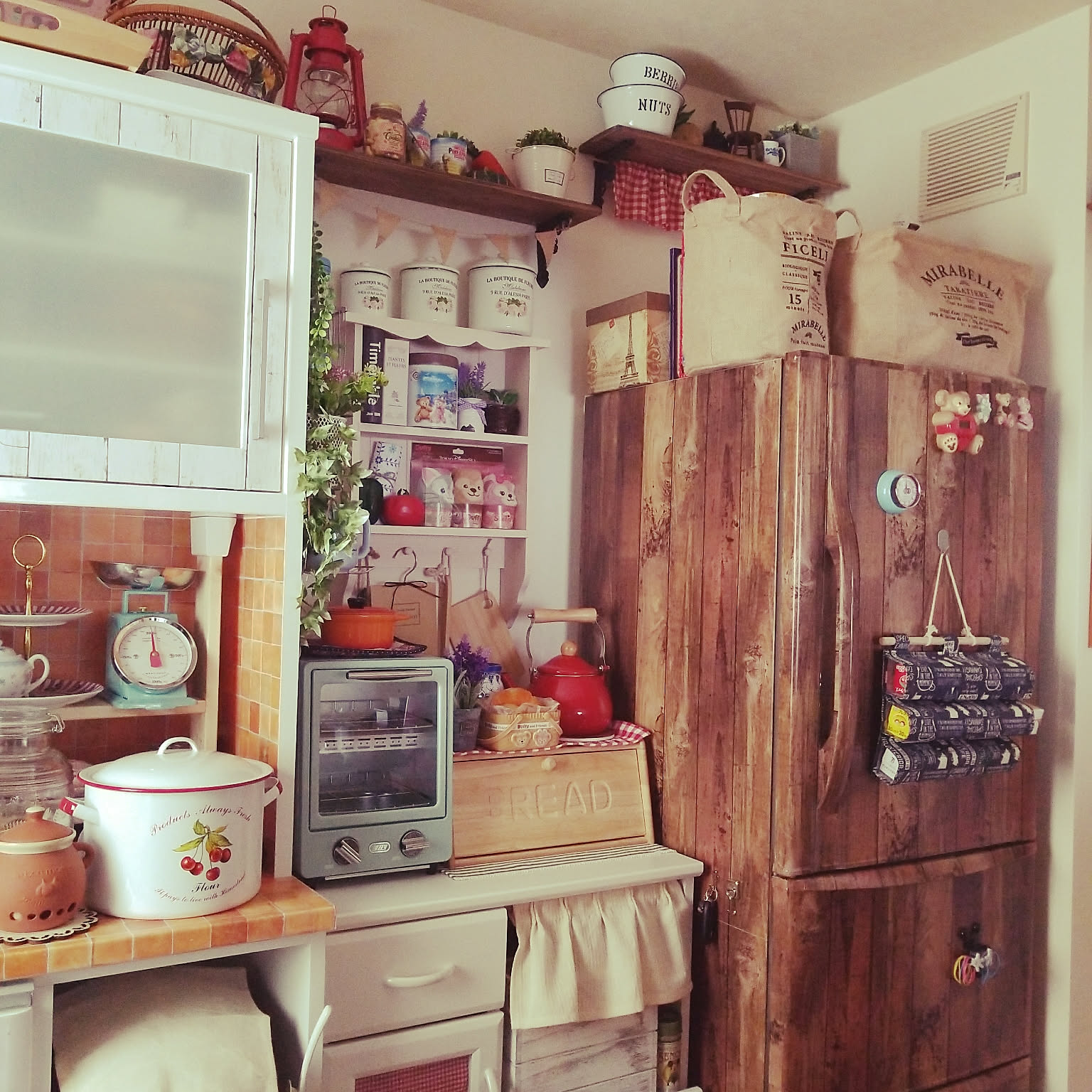 新品！大きめブレッドケース缶 赤×アイボリー キッチン 収納