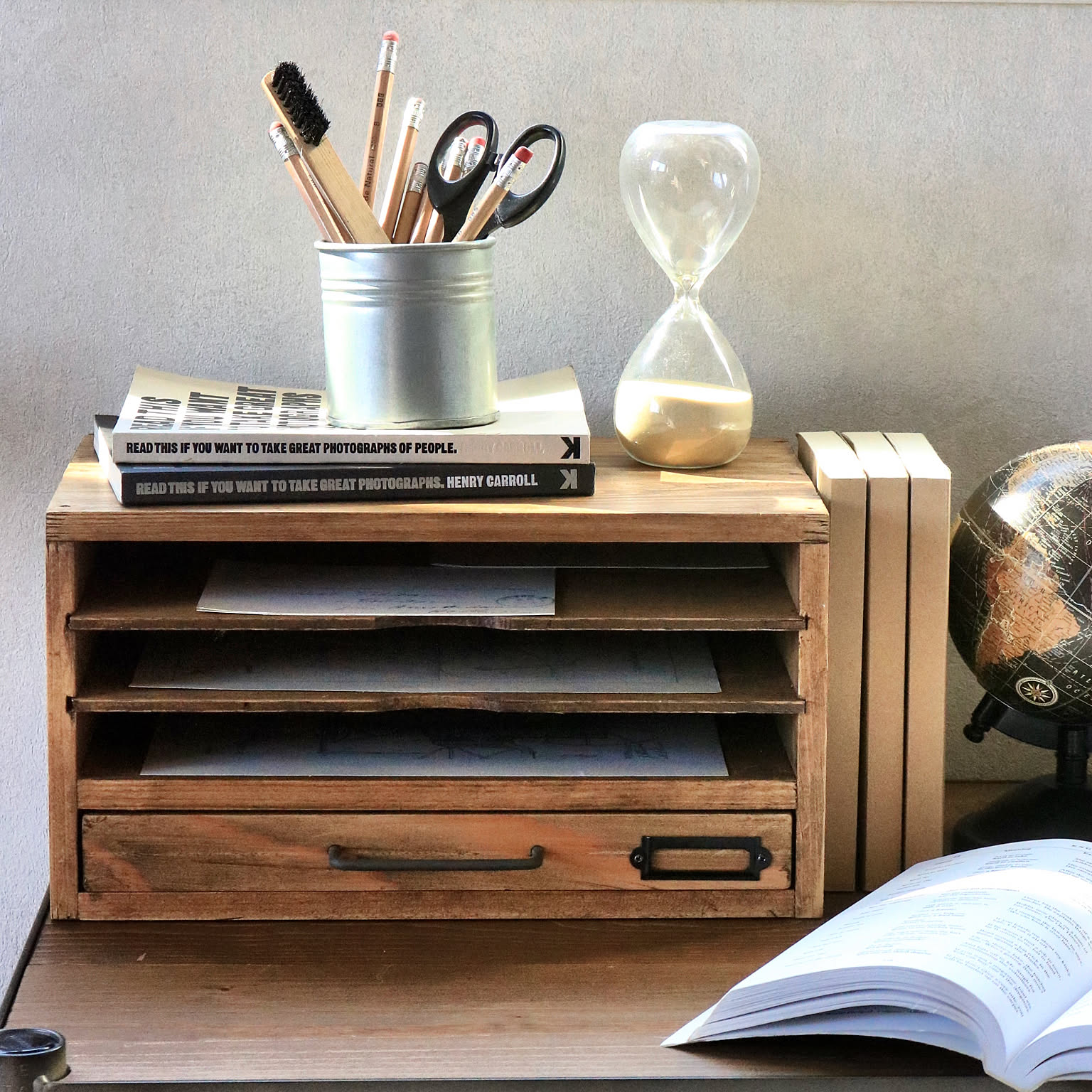 アンティーク 書類棚のおしゃれなアレンジ・飾り方のインテリア実例