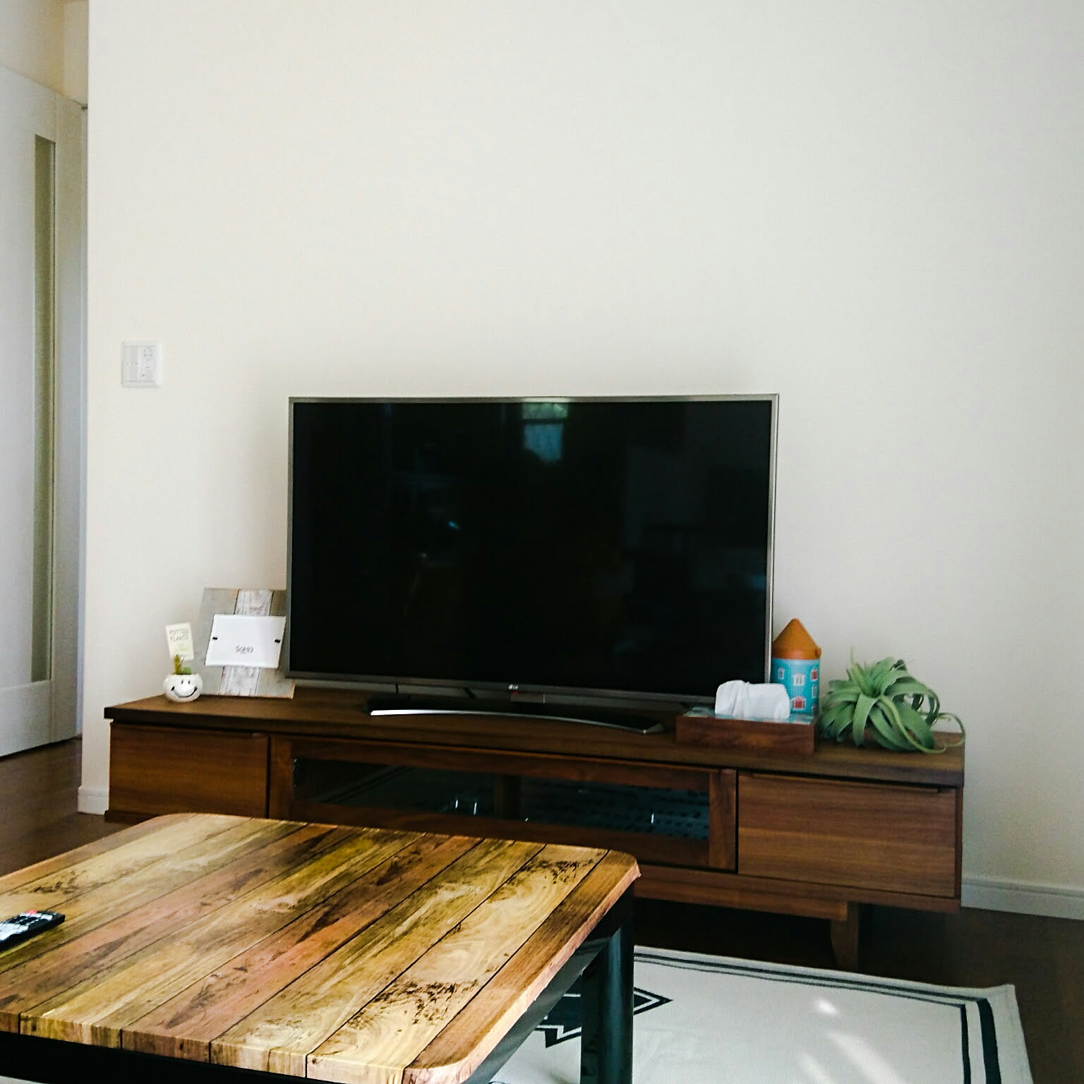 ウォルナットのテレビボードのおすすめ商品とおしゃれな実例 ウォルナットのテレビボードのおすすめ商品とおしゃれな実例