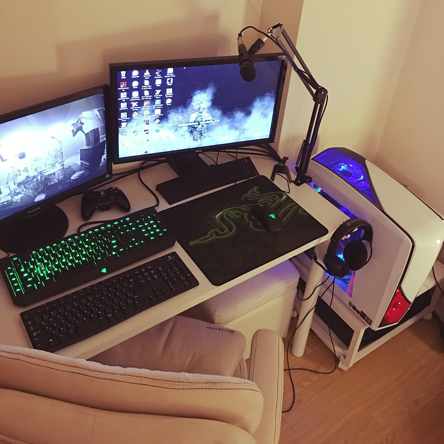 ☆☆PC周りをお洒落に演出☆PCデスク☆ PCデスク周り Razerのおすすめ商品とおしゃれな実例 ｜ RoomClip