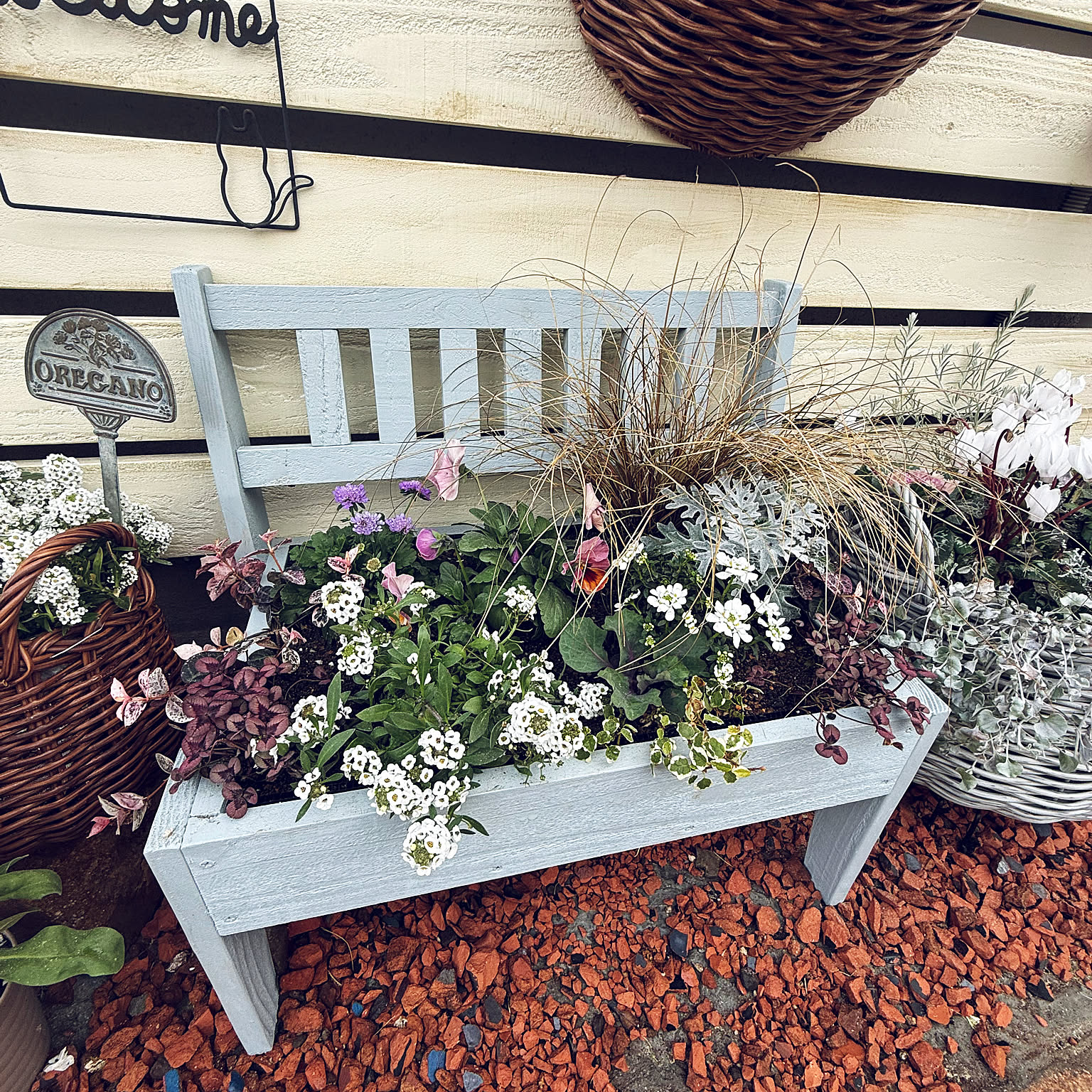 ベンチプランター寄せ植えのおすすめ商品とおしゃれな実例 ｜ RoomClip