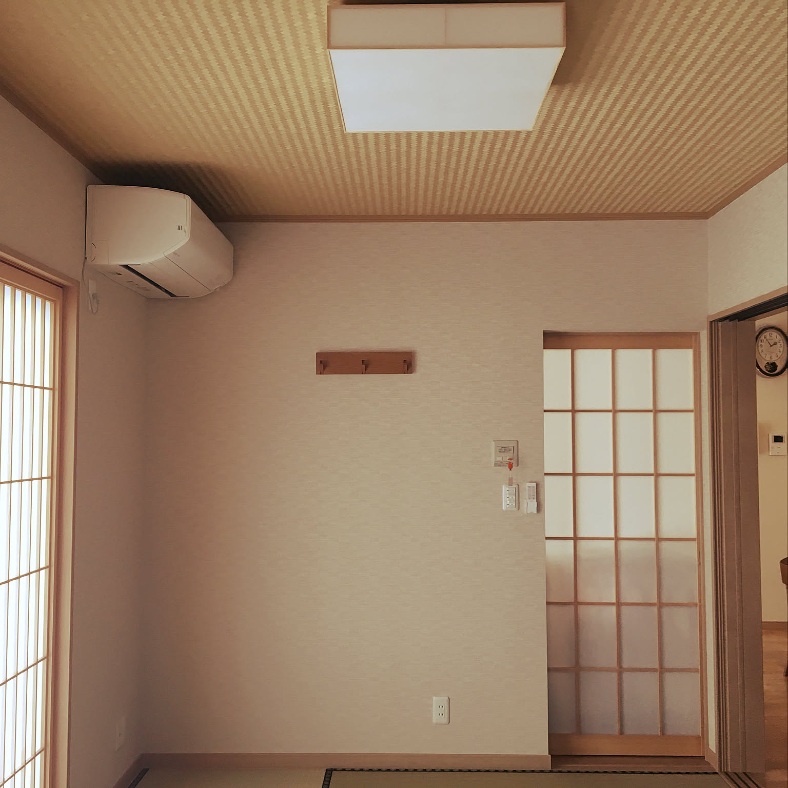 和室 網代天井のおしゃれなインテリアコーディネート・レイアウトの