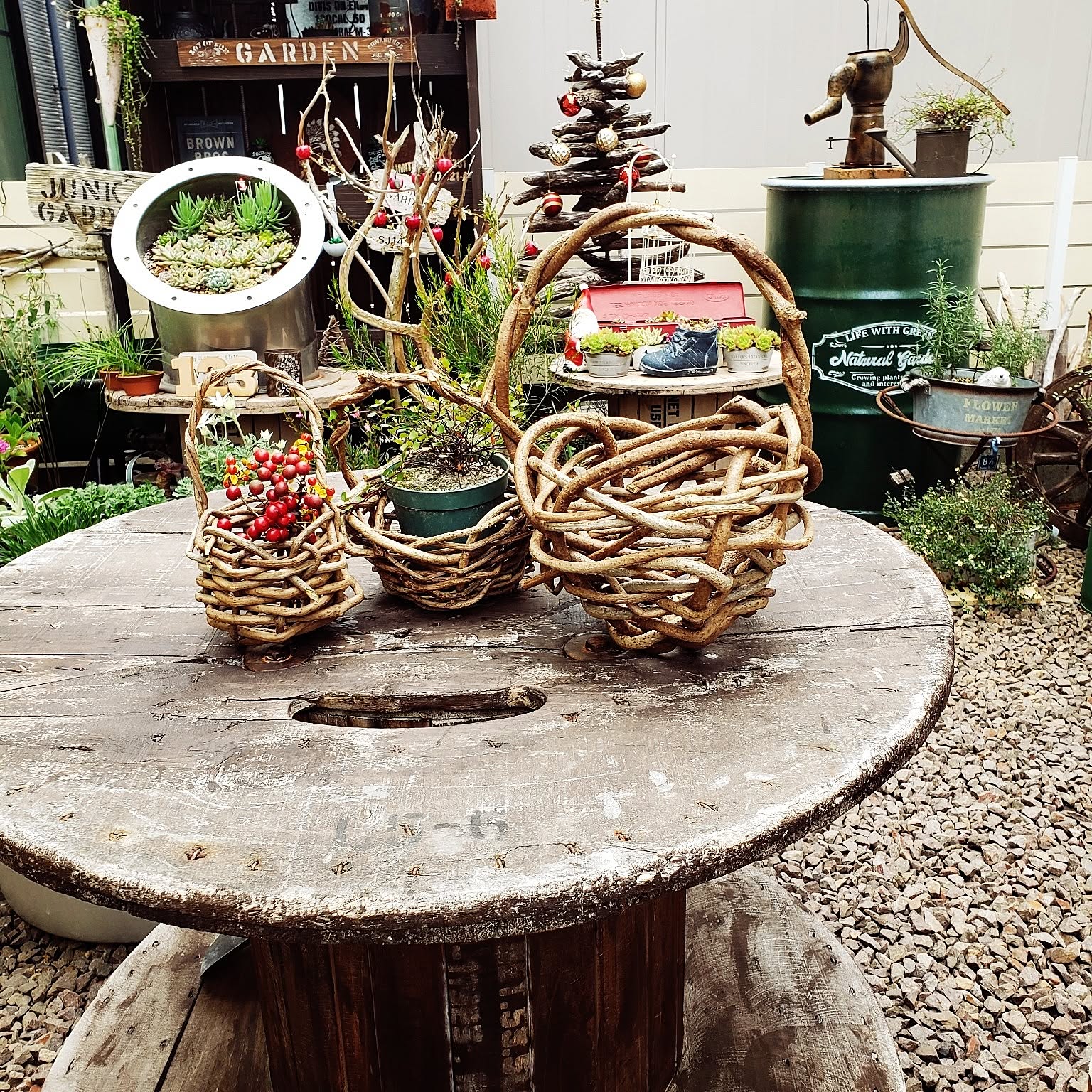 あけび蔓の特製すかし編みかご 蔓編み籠置物 – 1basketry | 市川籠店 工芸品