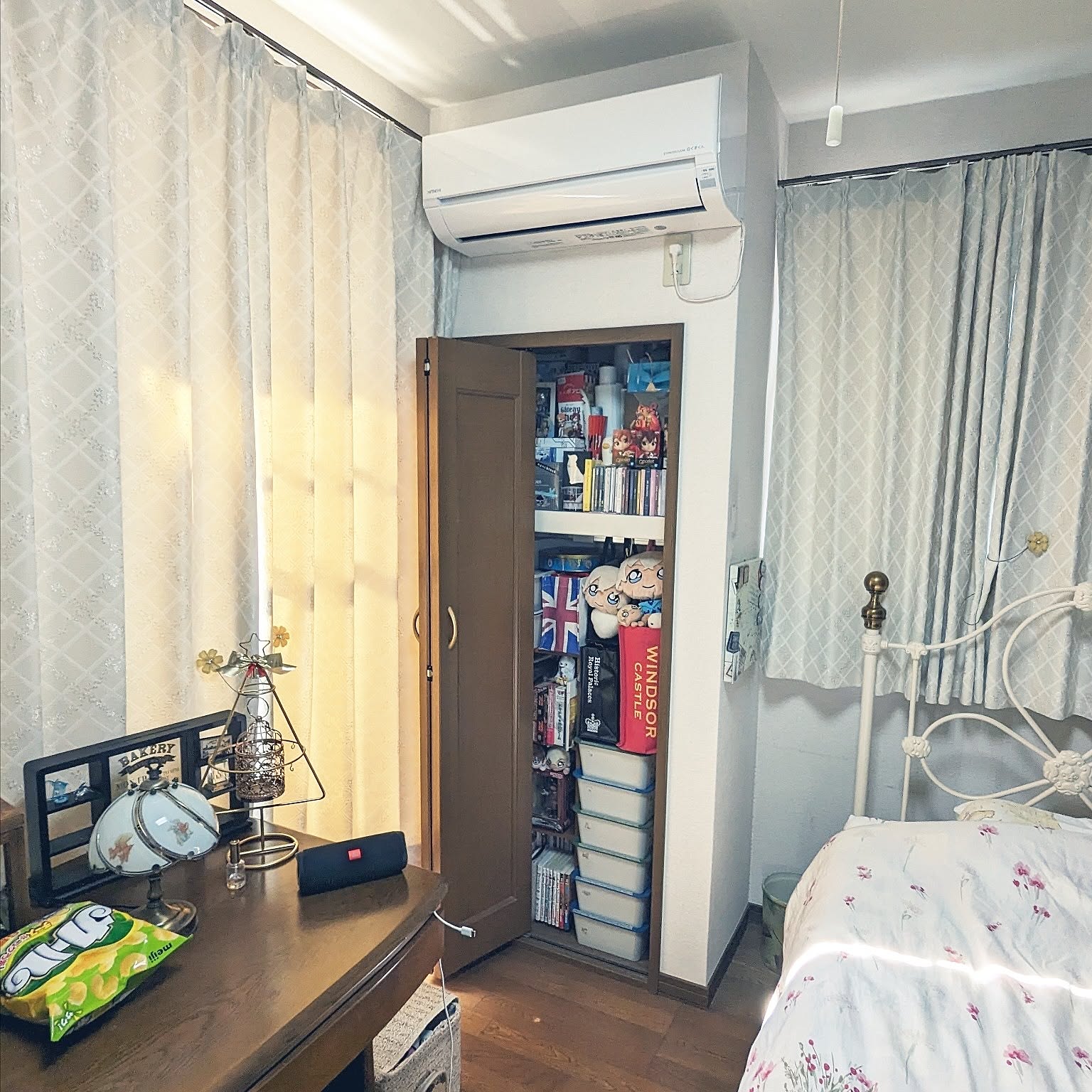 おまとめのお部屋 暖色ライトで落ち着く夜のお部屋。 ⁣ 𝚙𝚑𝚘𝚝𝚘 𝚋𝚢 ⌇ @yossy