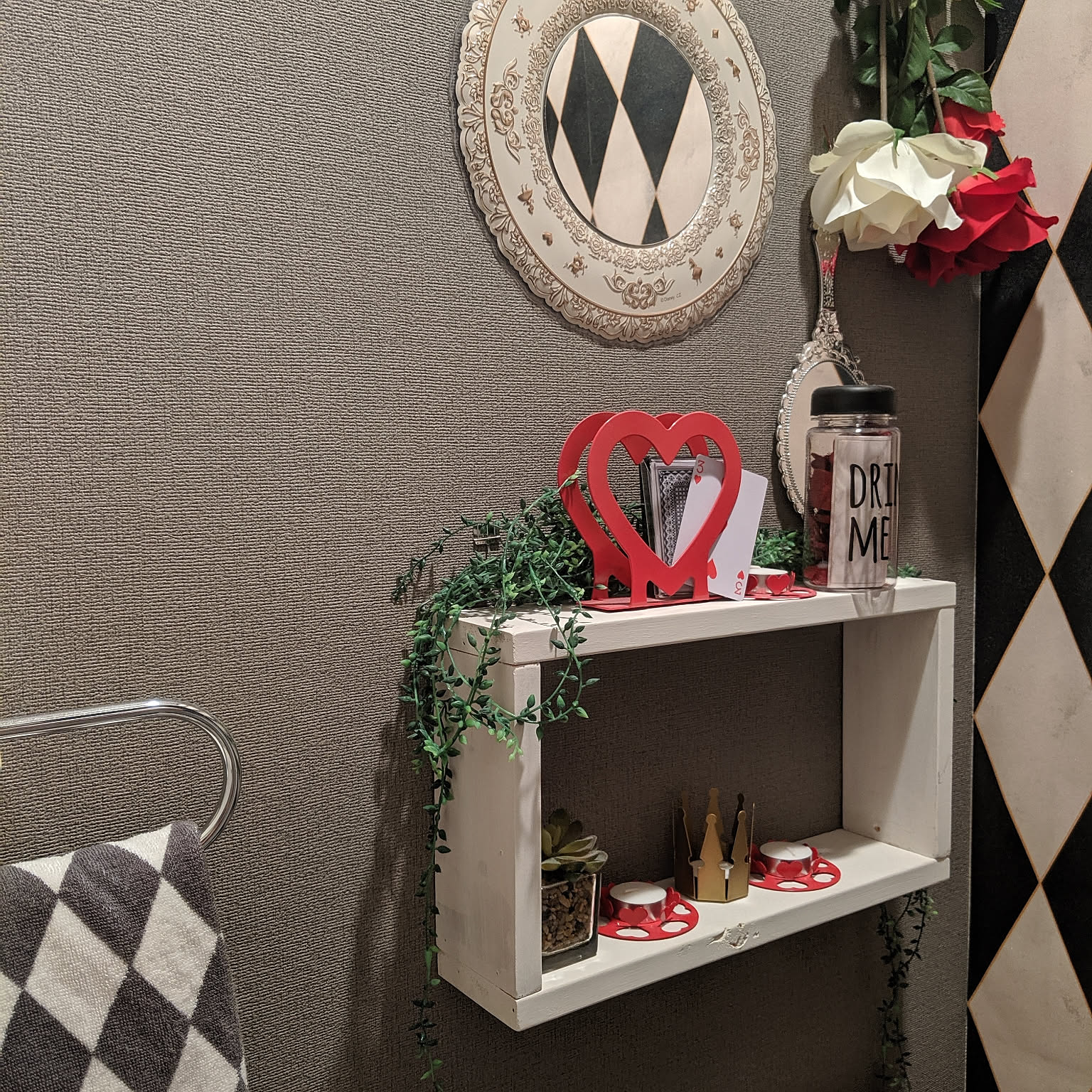 トイレ 不思議の国のアリスのおしゃれなインテリアコーディネート