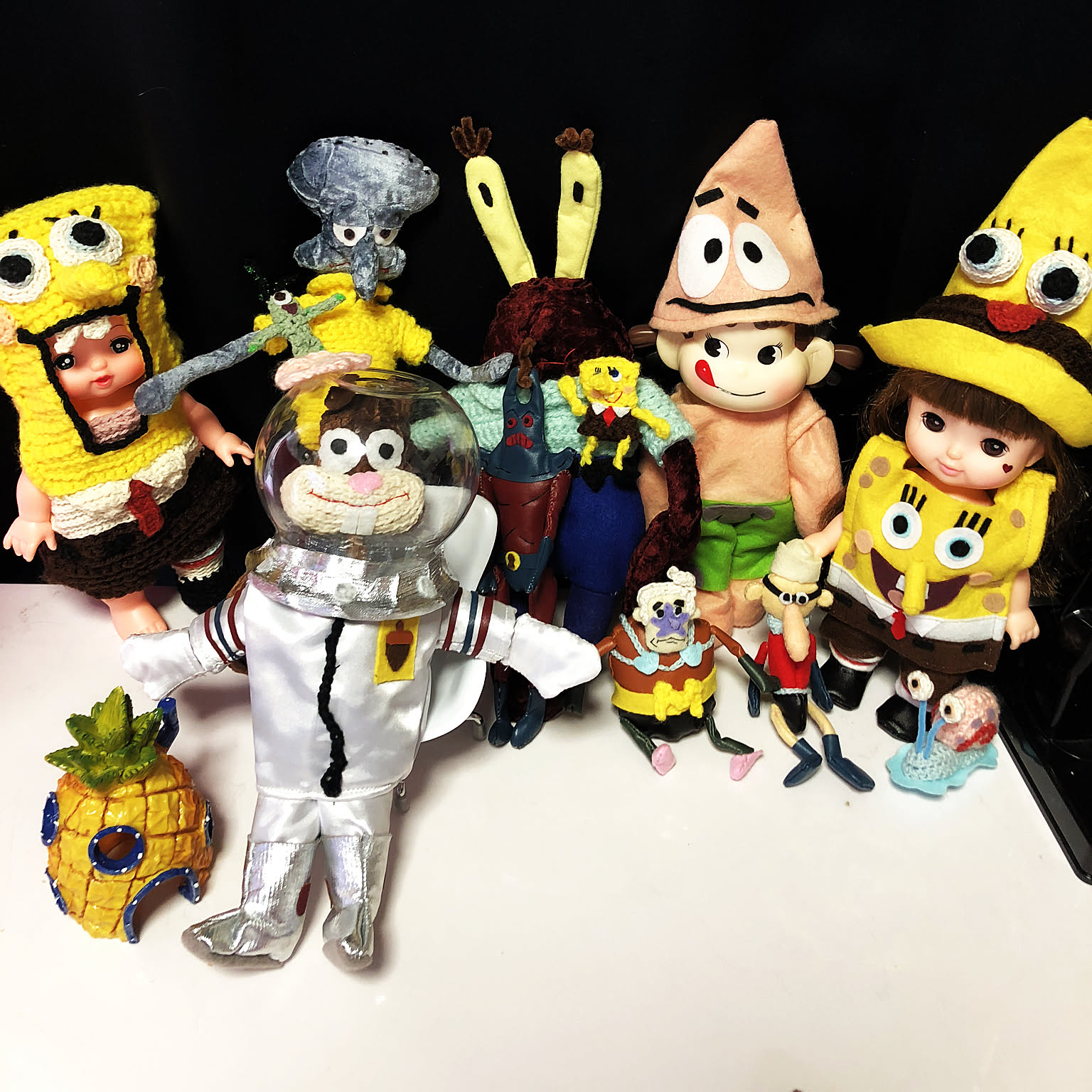 ライト付き パイナップルの編みぐるみの家