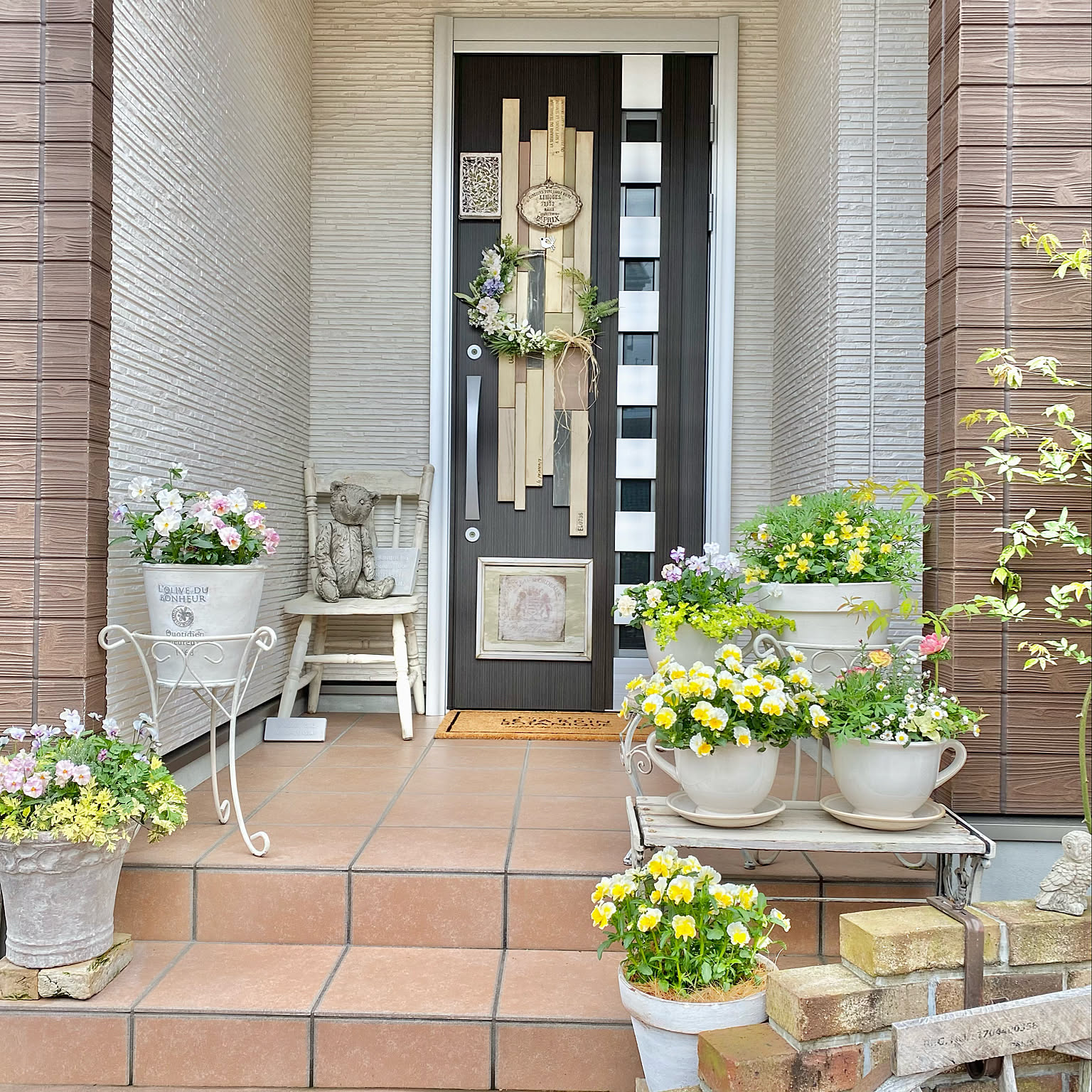 ラナンキュラスを使って春らしいピンク系の寄せ植え