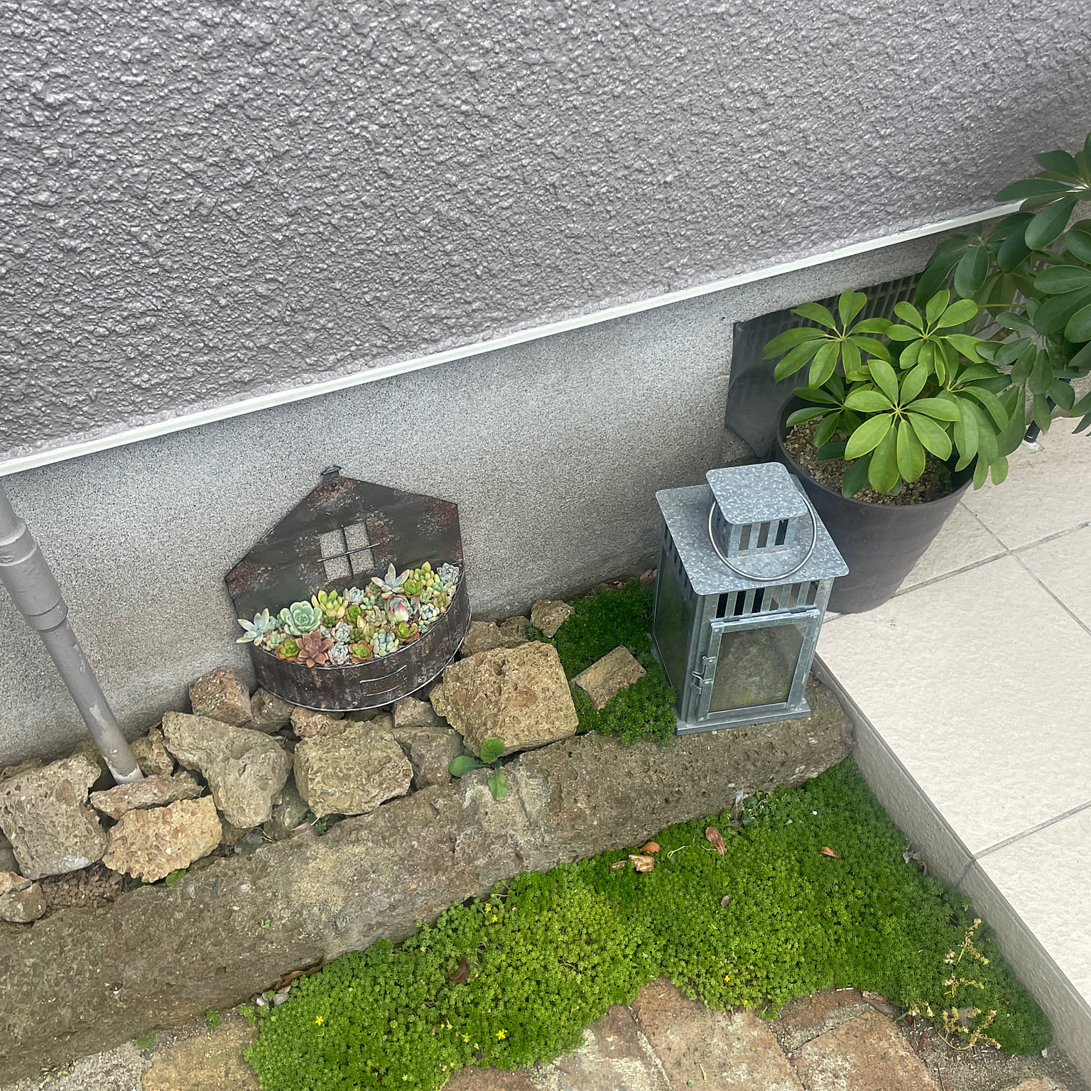 花壇 ロックガーデン風のおしゃれなインテリアコーディネート