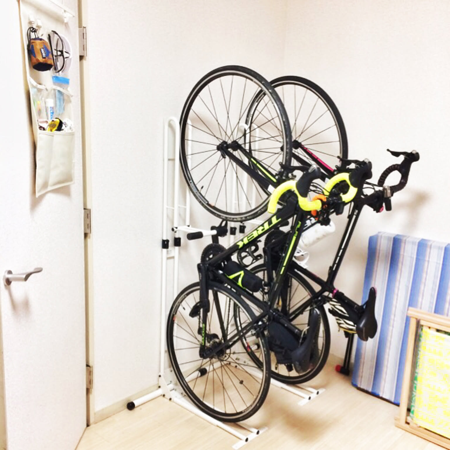 ドア裏収納/バイクスタンド/サイクルロッカー/趣味/ロードバイク 
