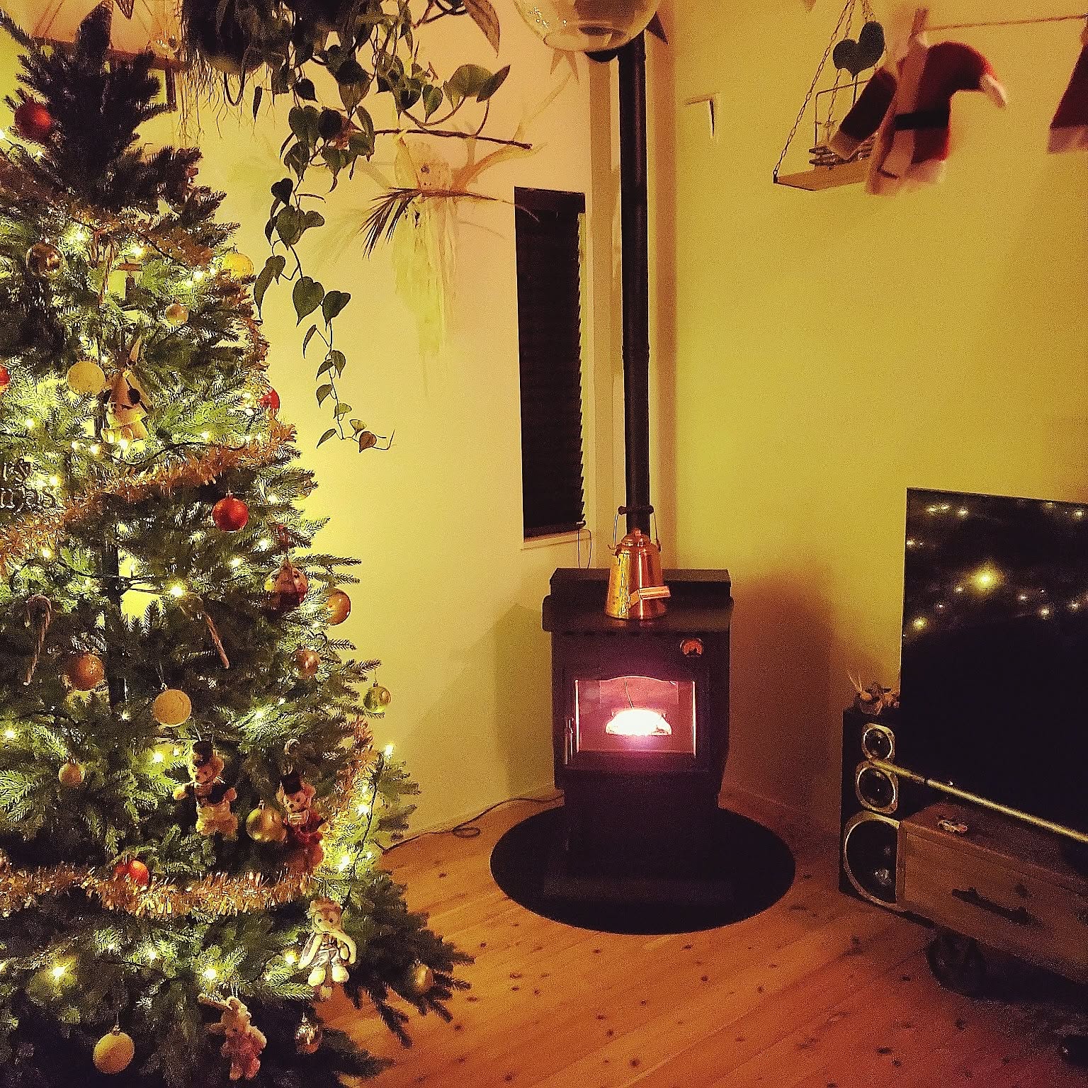 暖炉 クリスマスツリーのおすすめ商品とおしゃれな実例 ｜ RoomClip