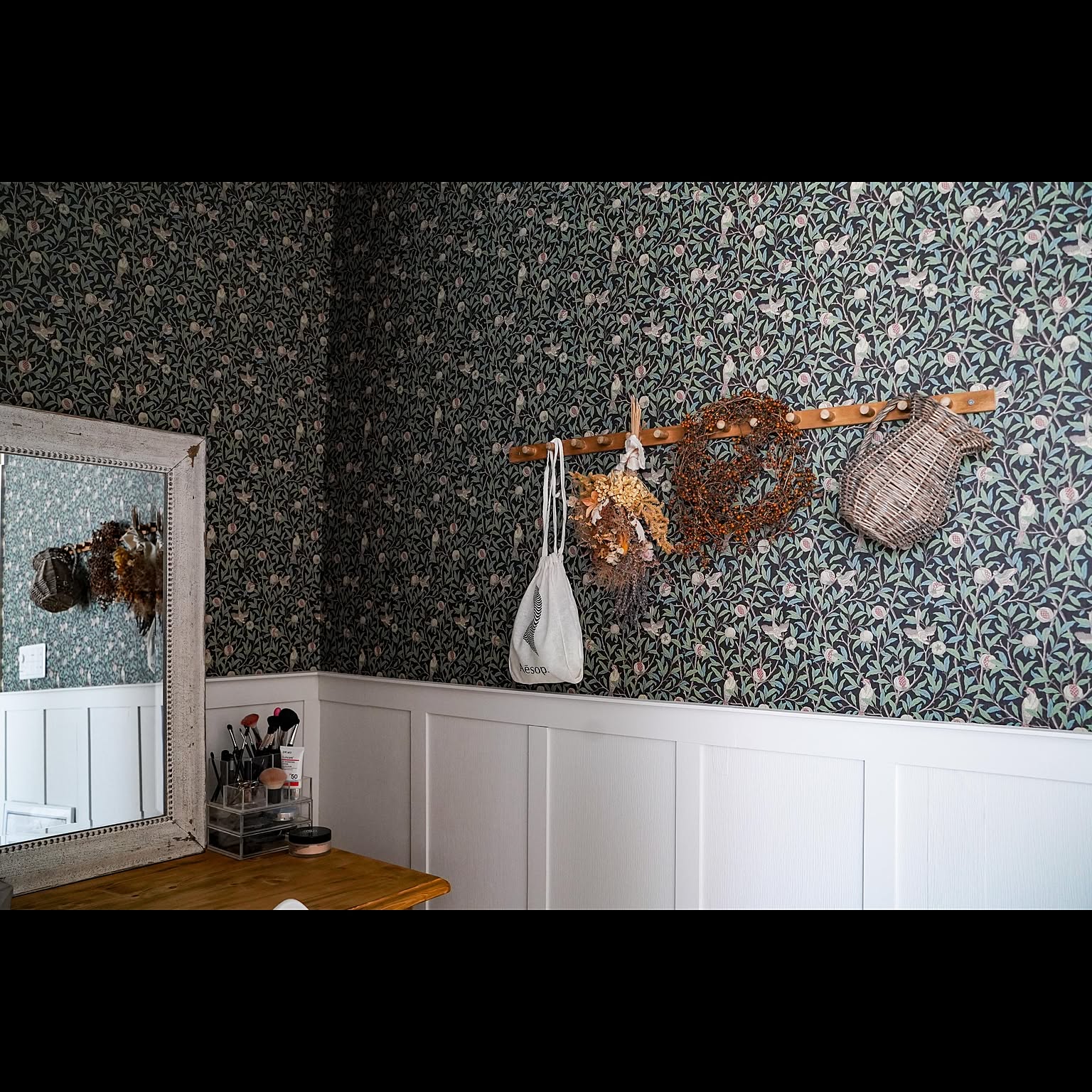 腰壁 イギリスアンティークのおしゃれなインテリアコーディネート