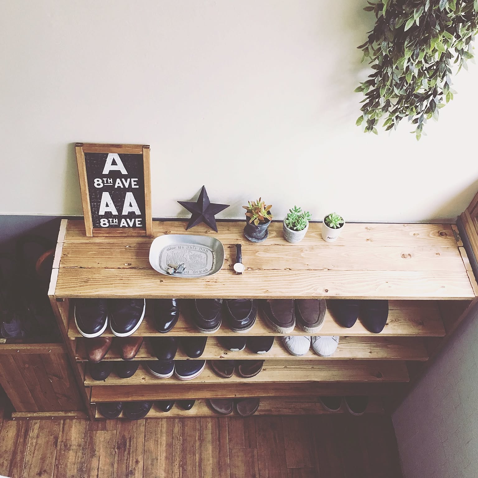 多肉植物 靴箱の上のおしゃれなアレンジ・飾り方のインテリア実例