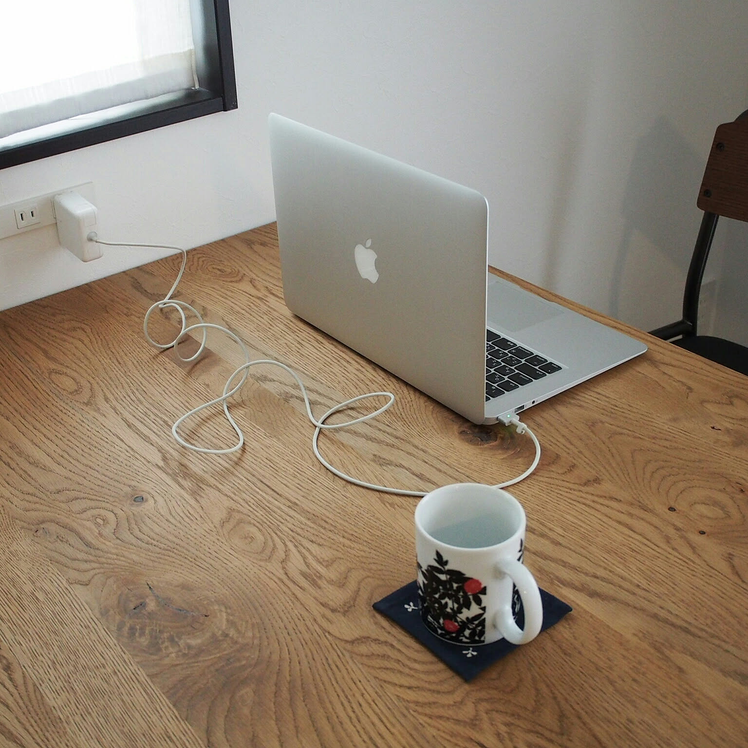 Y (訳あり) ダイニングテーブル ♥︎︎お好きな方如何でしょうか?♥︎︎ ダイニングテーブルで/レシピ帳/家計簿/マイノート/机などの