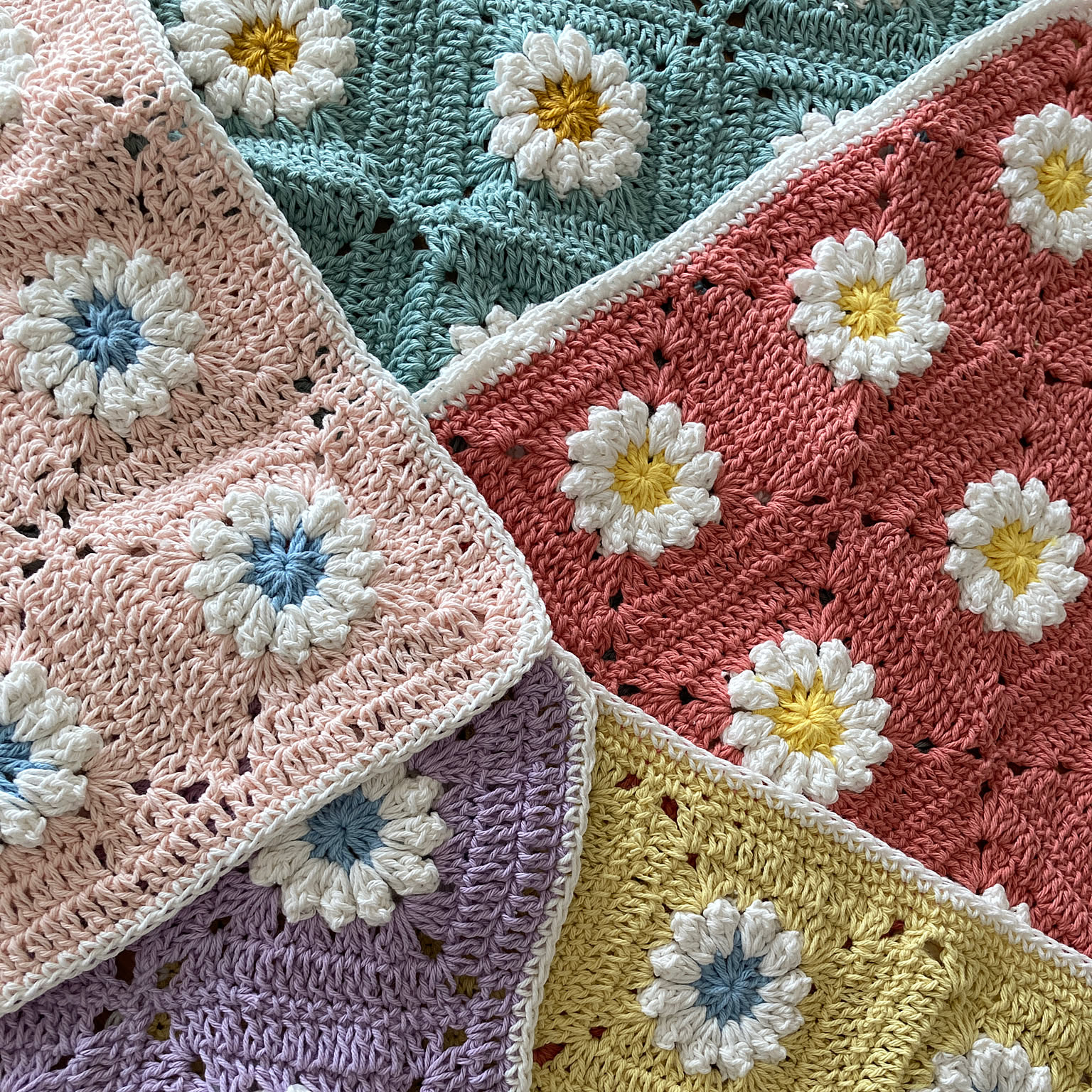 手編み　♡マルチカバー♡ 手編み♡マルチカバー♡飾り編み♡かぎ針♡モチーフ編み♡お花