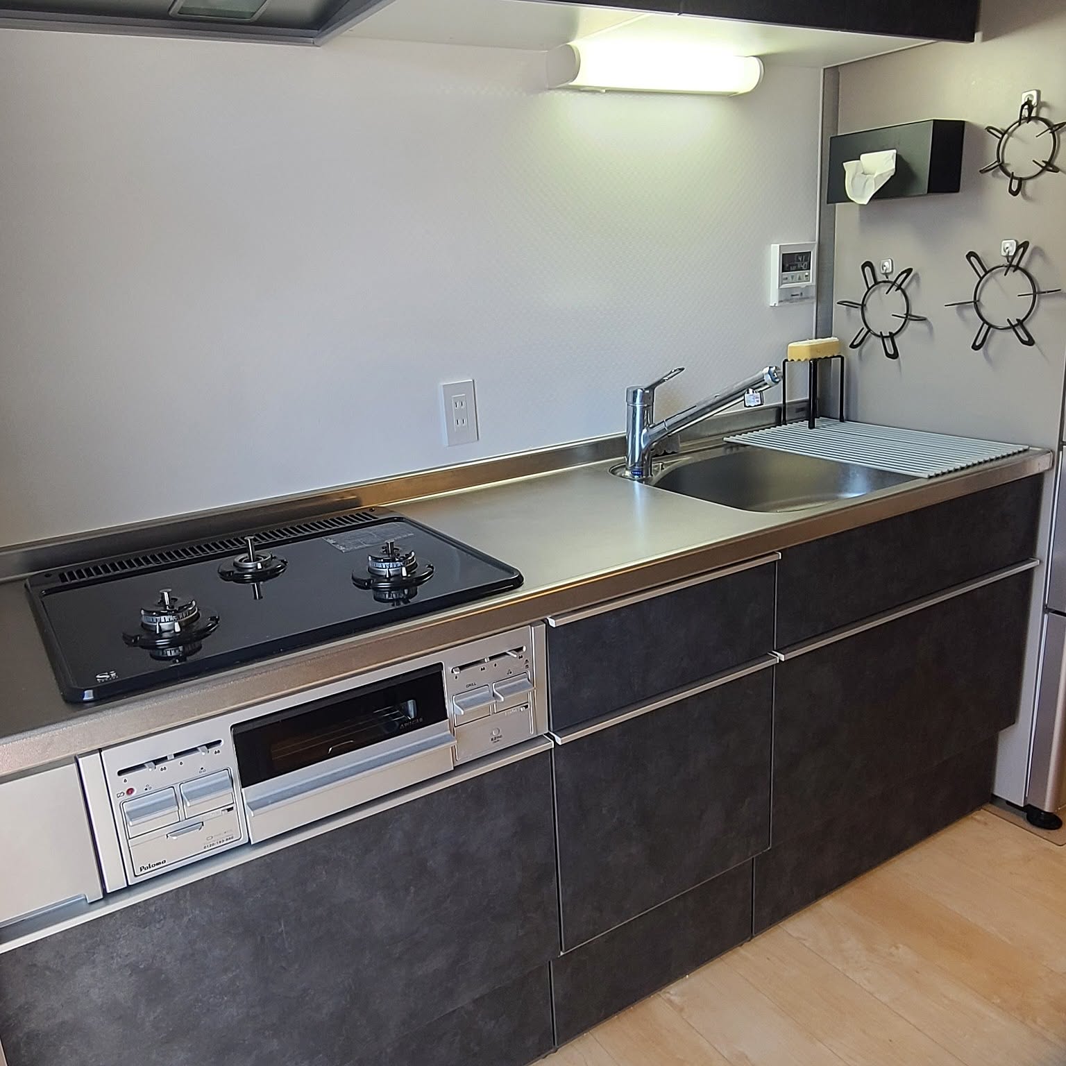 キッチン ブラックスタッコのおすすめ商品とおしゃれな実例