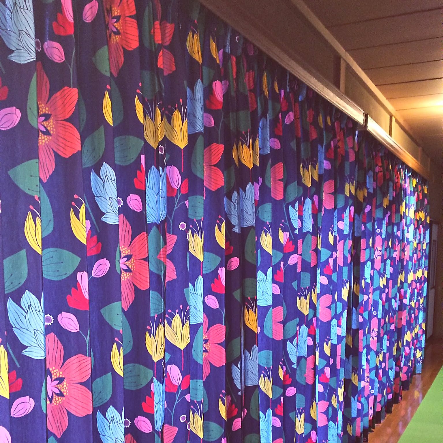 激レア 昭和 レトロ デッドストック 花柄 カーテン ふりる 1970年代 激レア 昭和 レトロ デッドストック 花柄 カーテン ふりる 1970年代