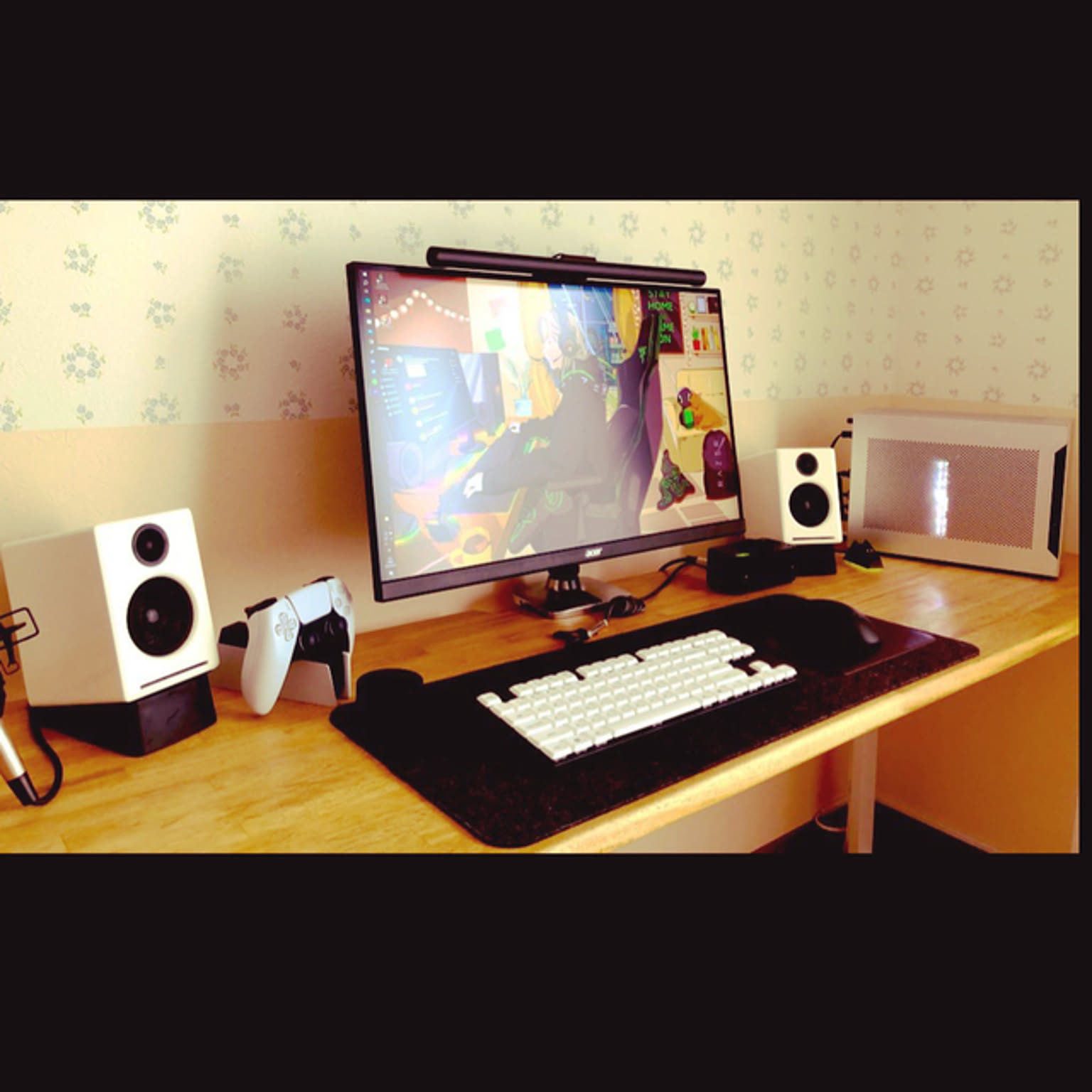 自作PC デスク周りのおすすめ商品とおしゃれな実例 ｜ RoomClip