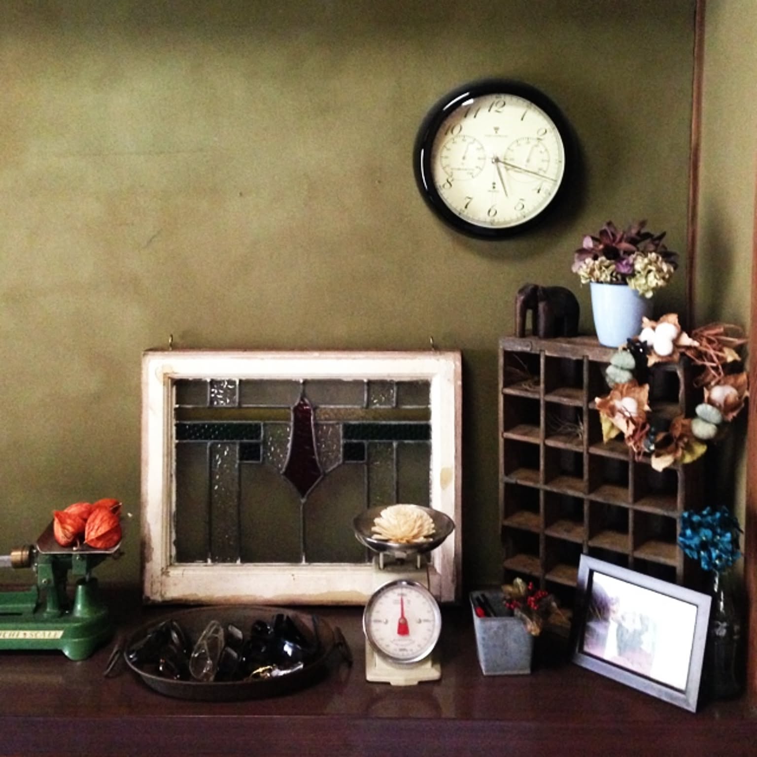 アンティーク コーラの瓶のおしゃれなアレンジ・飾り方のインテリア