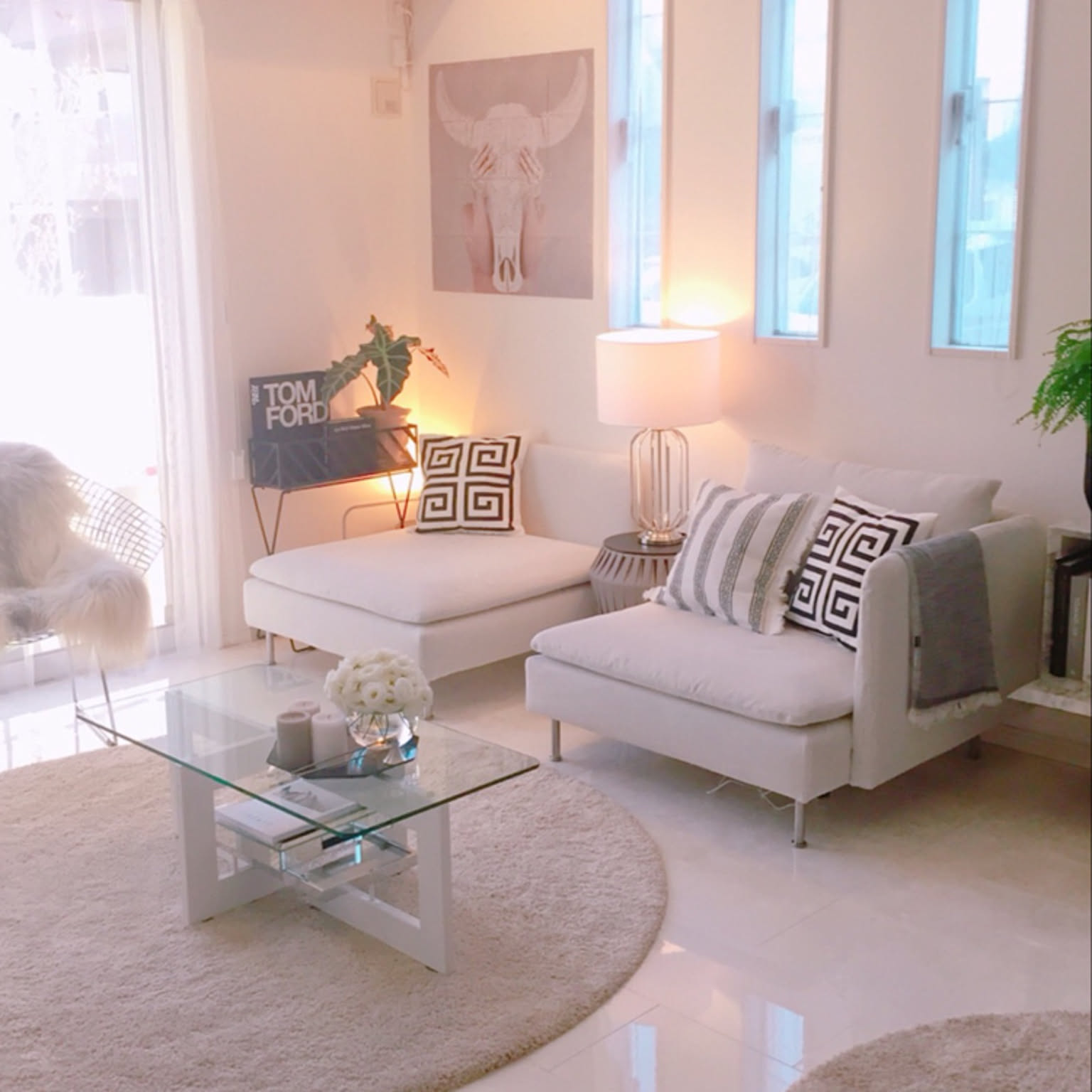 ガラステーブル 円形ラグのおすすめ商品とおしゃれな実例 ｜ RoomClip