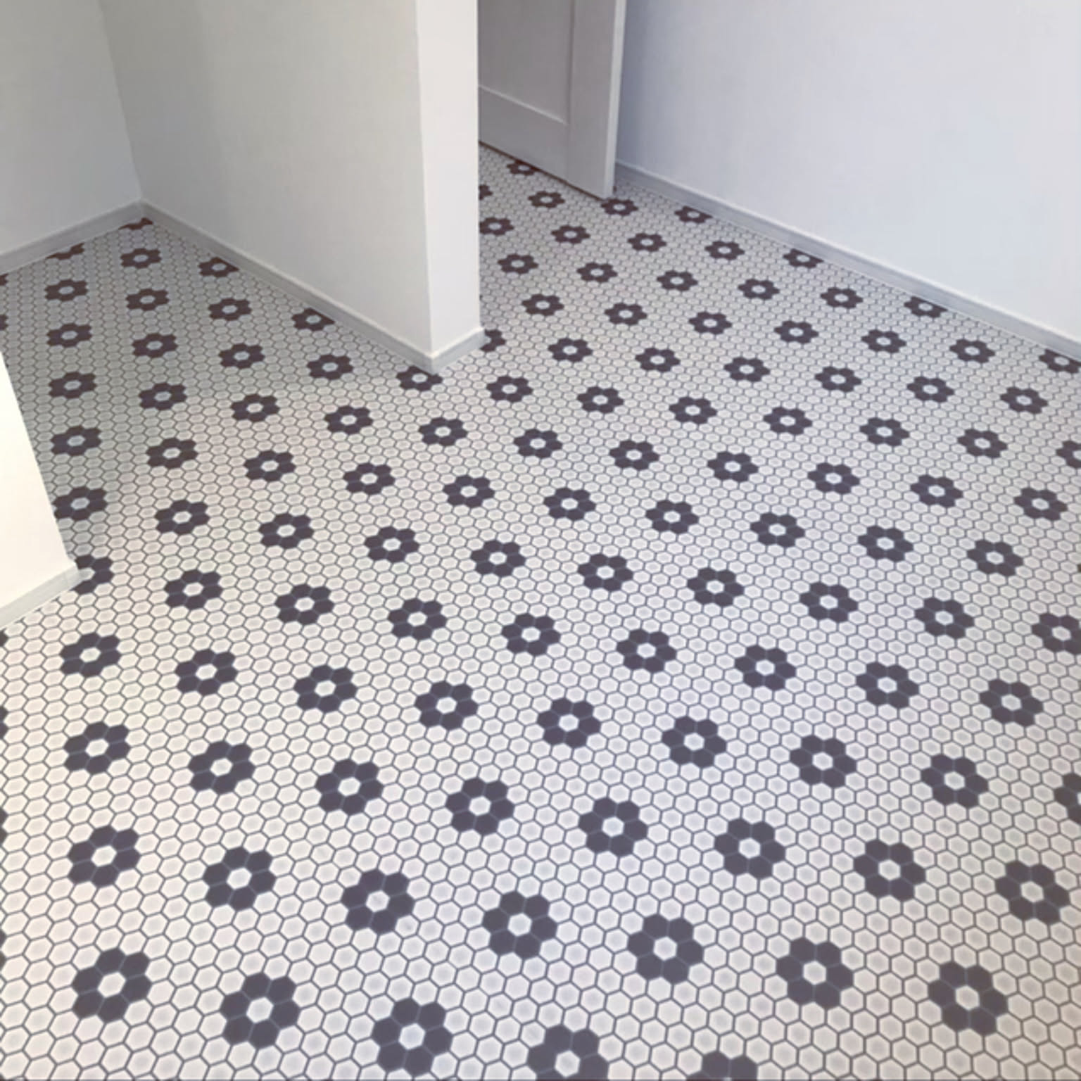 クッションフロア 花柄タイルのおすすめ商品とおしゃれな実例