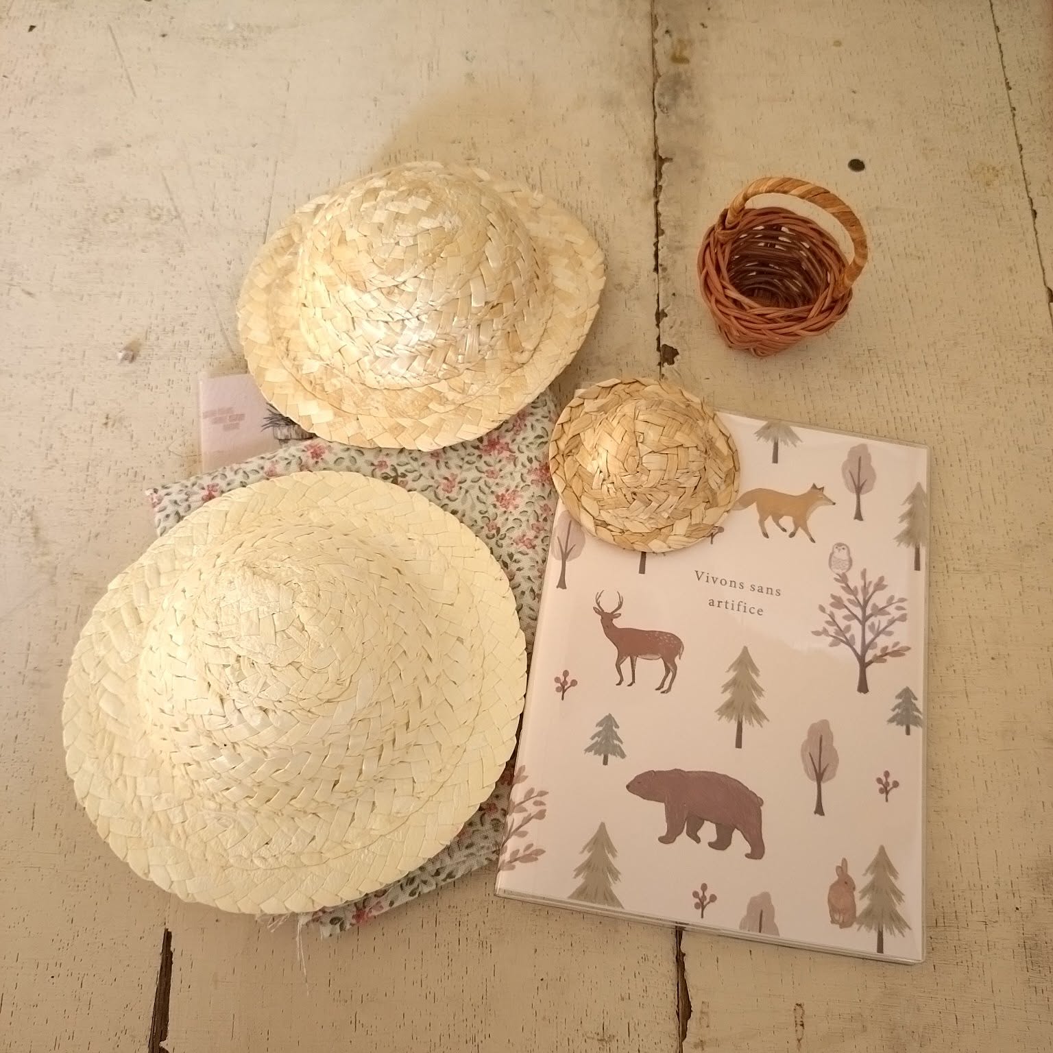 リメイク 麦わら帽子のおしゃれなアレンジ・飾り方のインテリア実例