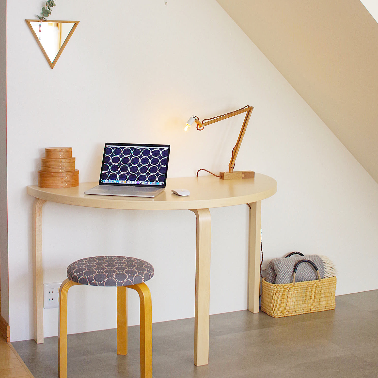 7月第1週引き取り希望)Lowya 北欧風 半円形テーブル