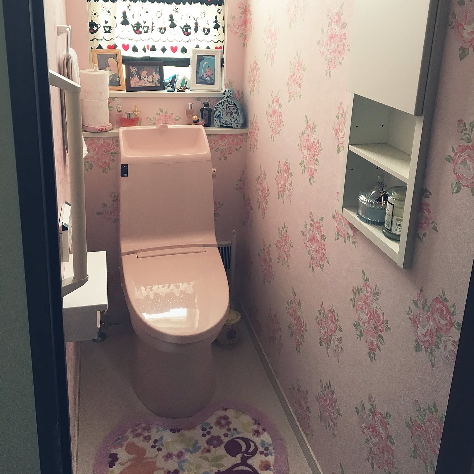 トイレ 不思議の国のアリスのおしゃれなインテリアコーディネート