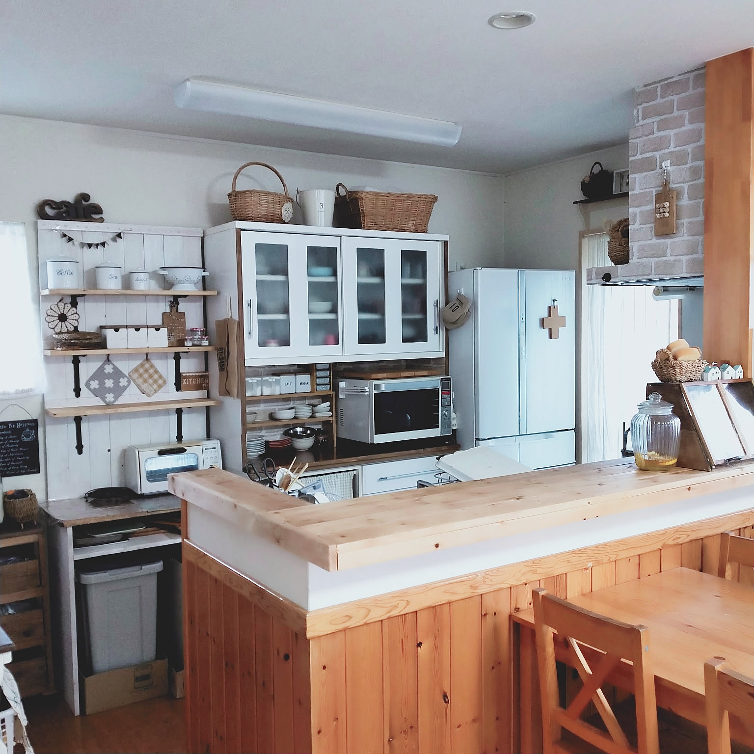 キッチンカウンターDIY 腰壁DIYのインテリア・手作りの実例  